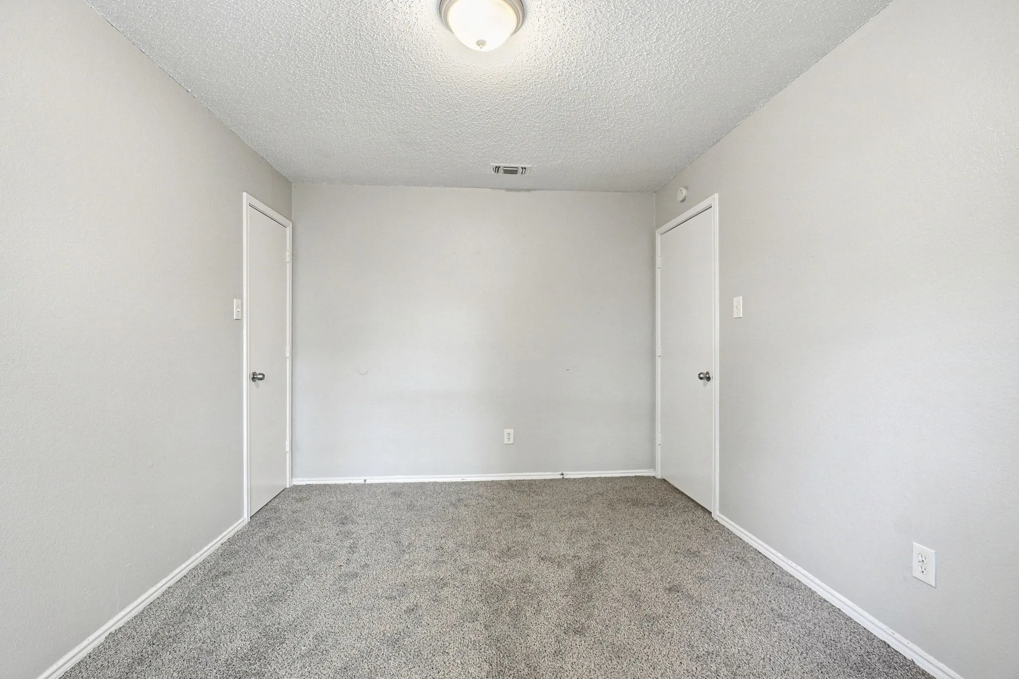 Single Family Residence For Sale in Tarrant County , 6000 Lavaca Drive, Arlington, Texas 76018, 3 Bedroom, 2 Bathroom, 2 Garage spaces, 1,559 Sqft, built in 1989, mls#21406624, Real Estate Agent in Arlington, Homes For Sale in Tarrant county, Homes For Sale in Arlington, Realtor in Arlington Texas, Real Estate Brokerage Independent Realty Texas, Luminita Cordes Realtor