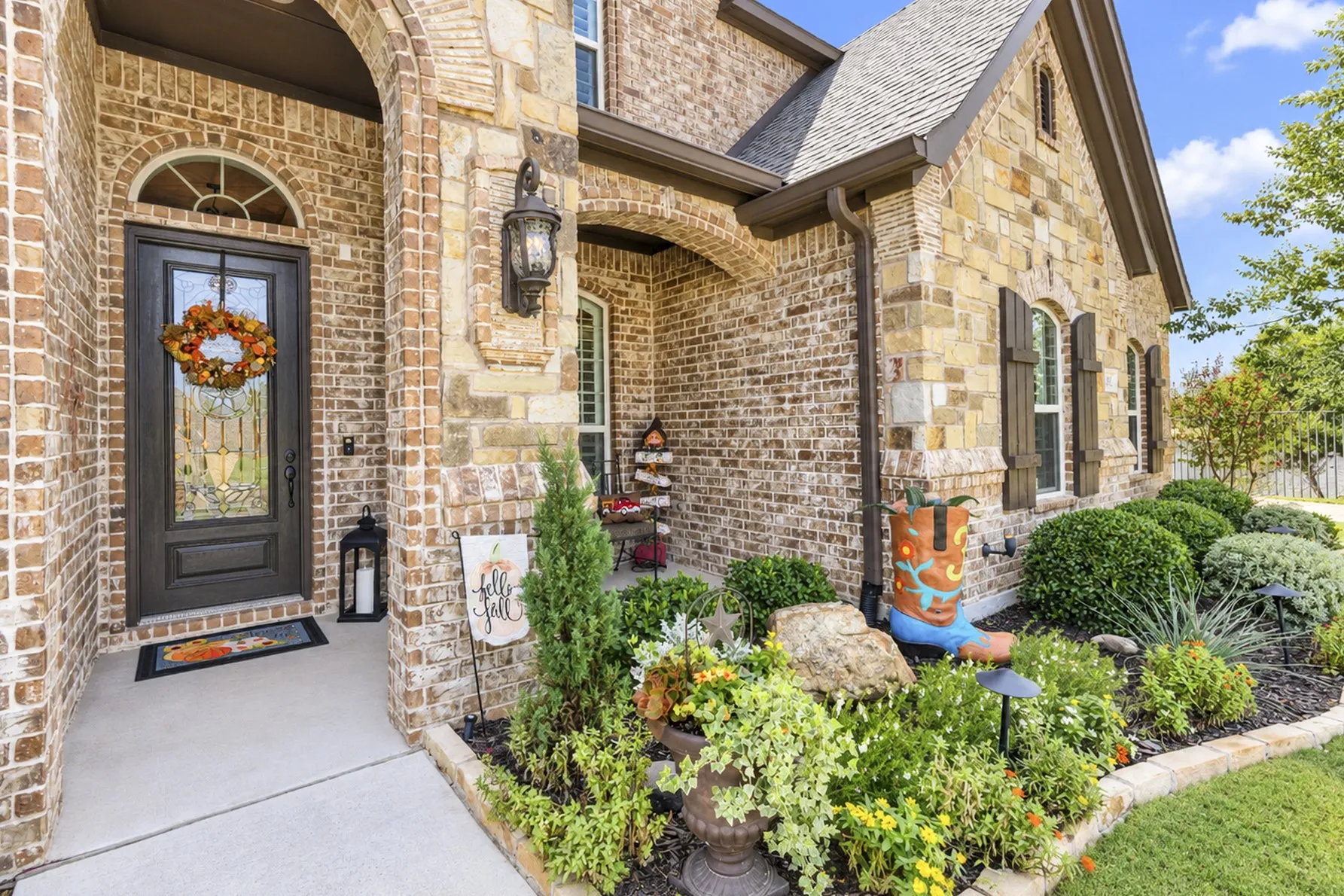 Single Family Residence For Sale in Tarrant County , 9100 Northampton Drive, North Richland Hills, Texas 76182, 4 Bedroom, 4 Bathroom, 3 Garage spaces, 3,215 Sqft, built in 2016, mls#21374055, Real Estate Agent in North Richland Hills, Homes For Sale in Tarrant county, Homes For Sale in North Richland Hills, Realtor in North Richland Hills Texas, Real Estate Brokerage Independent Realty Texas, Luminita Cordes Realtor