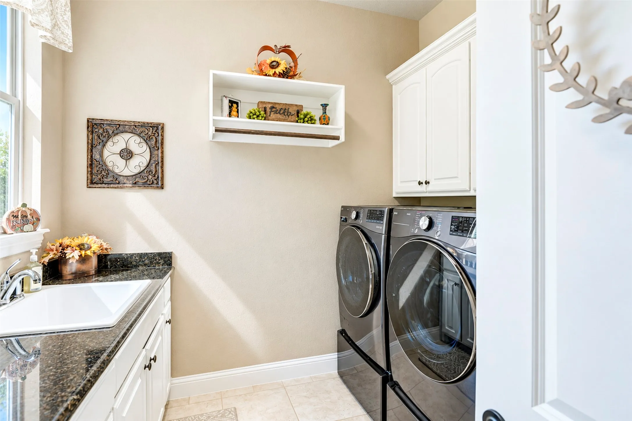 Single Family Residence For Sale in Tarrant County , 9100 Northampton Drive, North Richland Hills, Texas 76182, 4 Bedroom, 4 Bathroom, 3 Garage spaces, 3,215 Sqft, built in 2016, mls#21374055, Real Estate Agent in North Richland Hills, Homes For Sale in Tarrant county, Homes For Sale in North Richland Hills, Realtor in North Richland Hills Texas, Real Estate Brokerage Independent Realty Texas, Luminita Cordes Realtor
