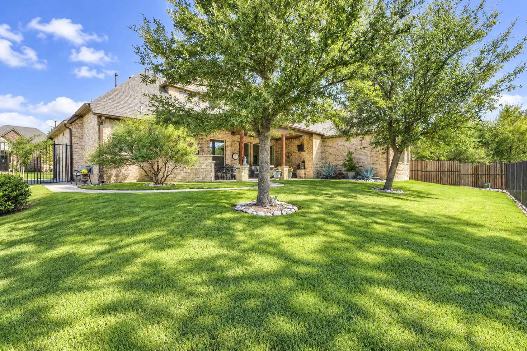 Single Family Residence For Sale in Tarrant County , 9100 Northampton Drive, North Richland Hills, Texas 76182, 4 Bedroom, 4 Bathroom, 3 Garage spaces, 3,215 Sqft, built in 2016, mls#21374055, Real Estate Agent in North Richland Hills, Homes For Sale in Tarrant county, Homes For Sale in North Richland Hills, Realtor in North Richland Hills Texas, Real Estate Brokerage Independent Realty Texas, Luminita Cordes Realtor