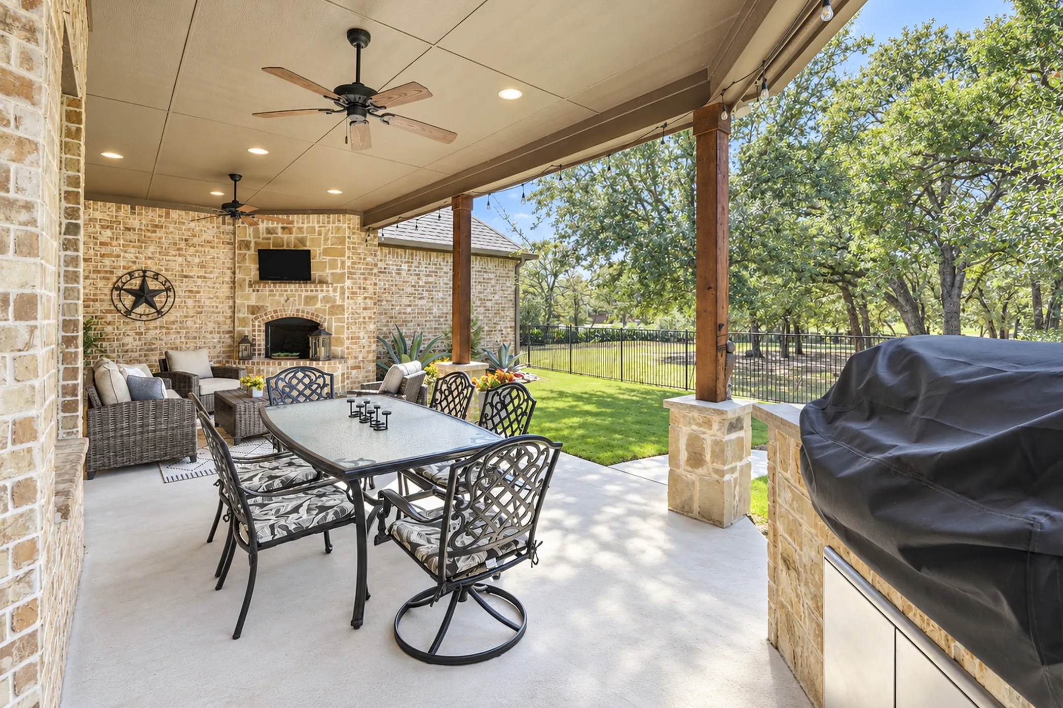 Single Family Residence For Sale in Tarrant County , 9100 Northampton Drive, North Richland Hills, Texas 76182, 4 Bedroom, 4 Bathroom, 3 Garage spaces, 3,215 Sqft, built in 2016, mls#21374055, Real Estate Agent in North Richland Hills, Homes For Sale in Tarrant county, Homes For Sale in North Richland Hills, Realtor in North Richland Hills Texas, Real Estate Brokerage Independent Realty Texas, Luminita Cordes Realtor