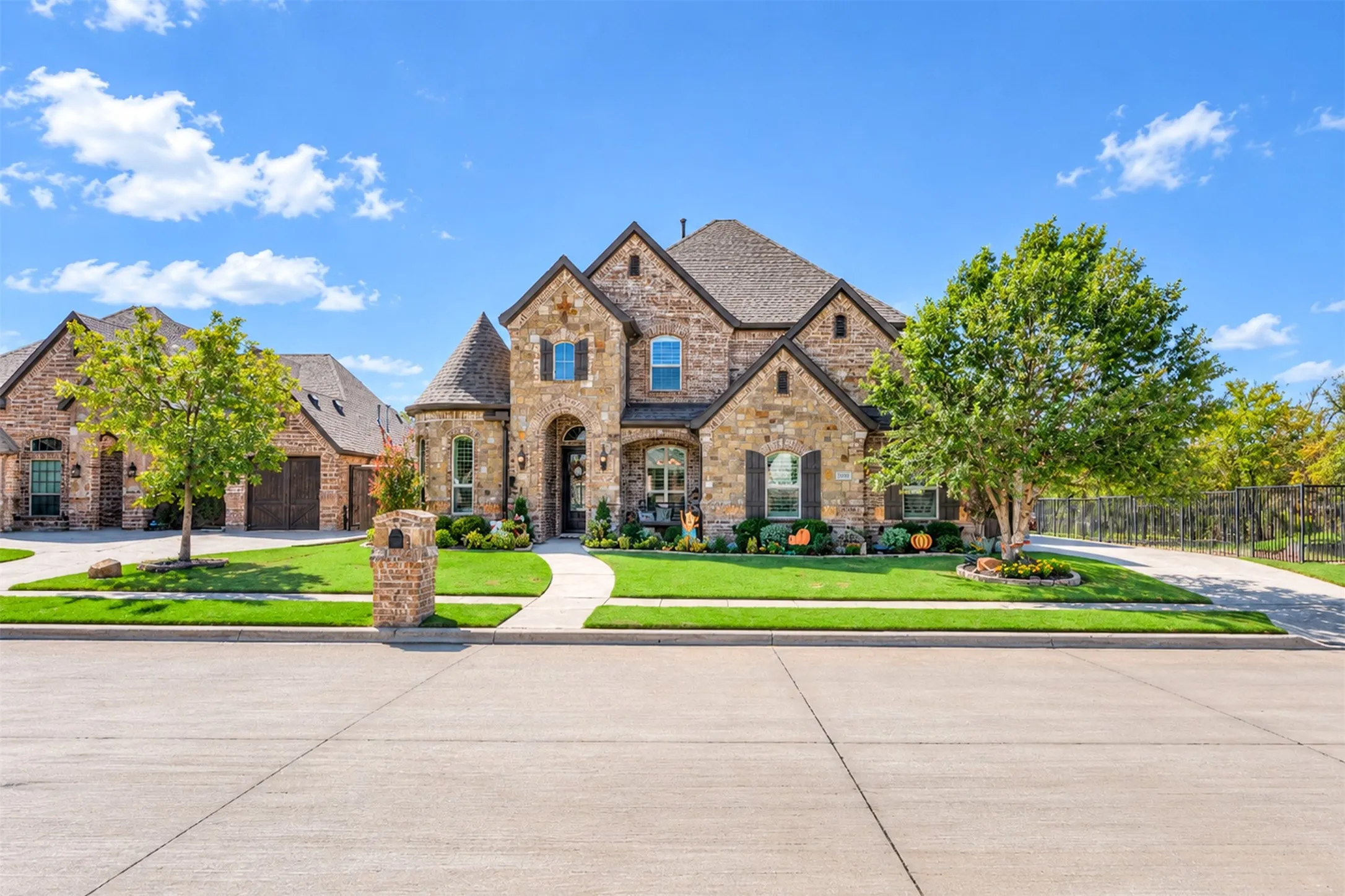 Single Family Residence For Sale in Tarrant County , 9100 Northampton Drive, North Richland Hills, Texas 76182, 4 Bedroom, 4 Bathroom, 3 Garage spaces, 3,215 Sqft, built in 2016, mls#21374055, Real Estate Agent in North Richland Hills, Homes For Sale in Tarrant county, Homes For Sale in North Richland Hills, Realtor in North Richland Hills Texas, Real Estate Brokerage Independent Realty Texas, Luminita Cordes Realtor