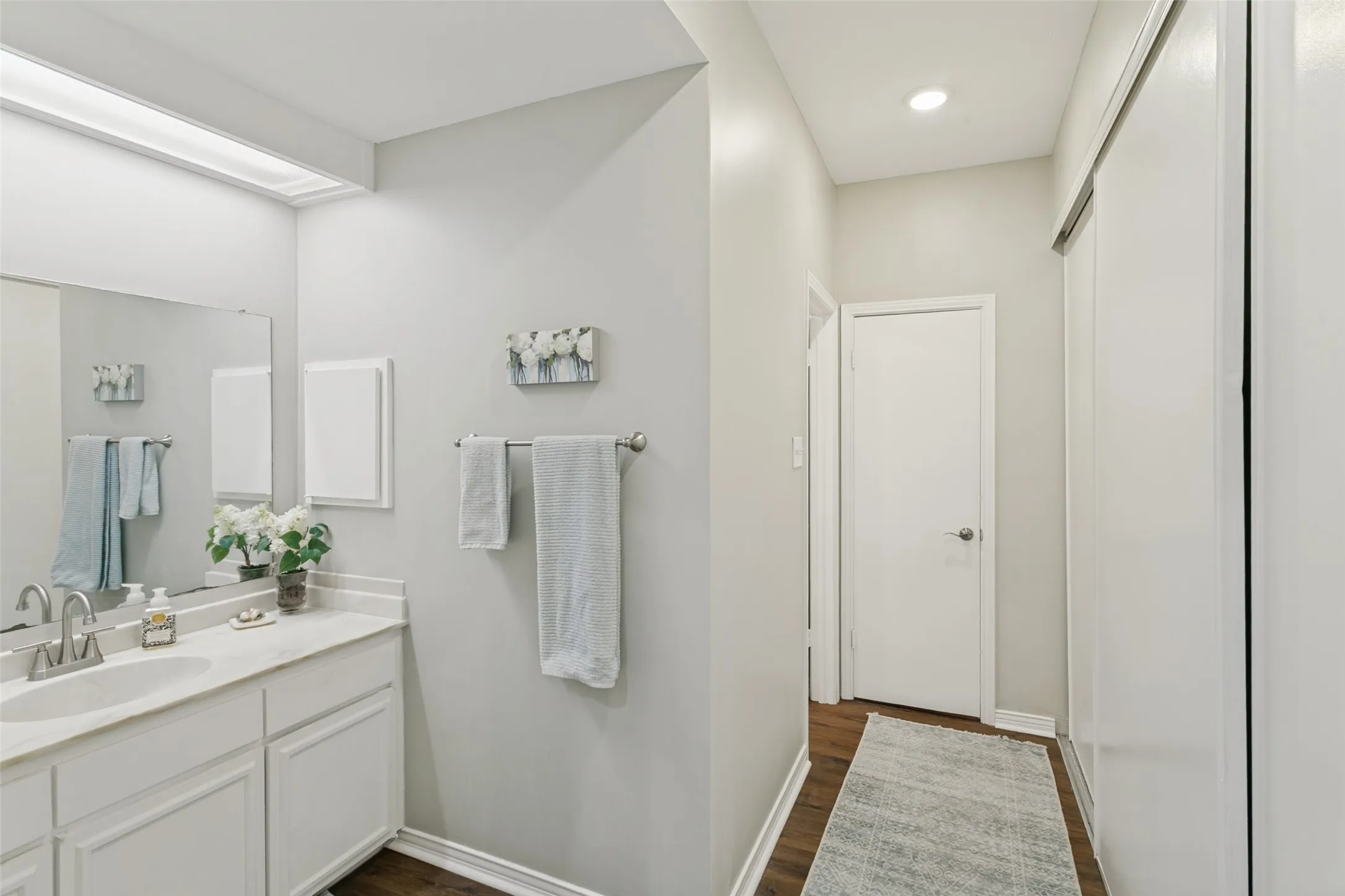 Condominium For Sale in Tarrant County , 4413 Bellaire Dr S 104S, Fort Worth, Texas 76109, 2 Bedroom, 2 Bathroom, Garage spaces, 1,149 Sqft, built in 1972, mls#21405140, Real Estate Agent in Fort Worth, Homes For Sale in Tarrant county, Homes For Sale in Fort Worth, Realtor in Fort Worth Texas, Real Estate Brokerage Independent Realty Texas, Luminita Cordes Realtor