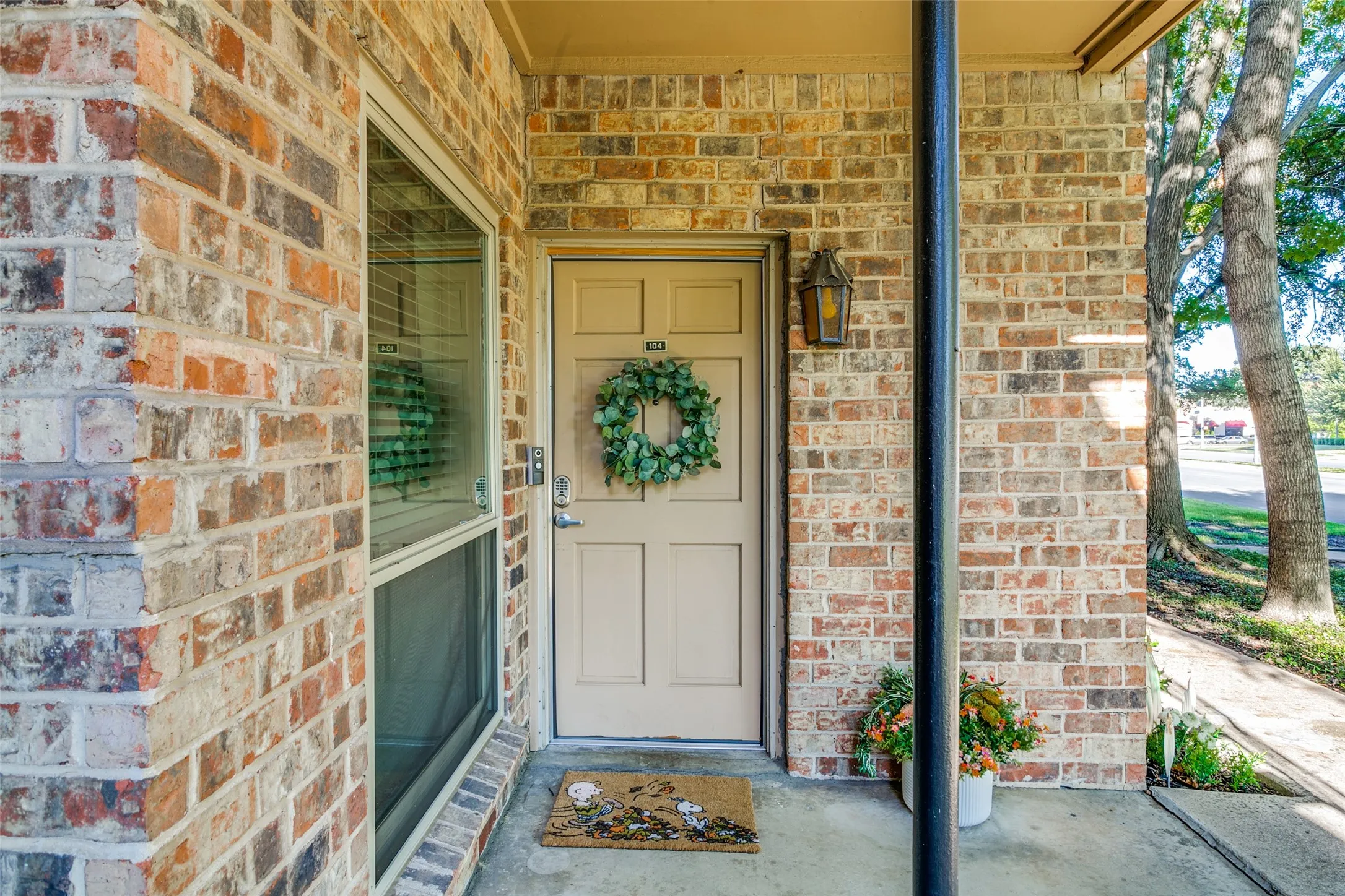 Condominium For Sale in Tarrant County , 4413 Bellaire Dr S 104S, Fort Worth, Texas 76109, 2 Bedroom, 2 Bathroom, Garage spaces, 1,149 Sqft, built in 1972, mls#21405140, Real Estate Agent in Fort Worth, Homes For Sale in Tarrant county, Homes For Sale in Fort Worth, Realtor in Fort Worth Texas, Real Estate Brokerage Independent Realty Texas, Luminita Cordes Realtor