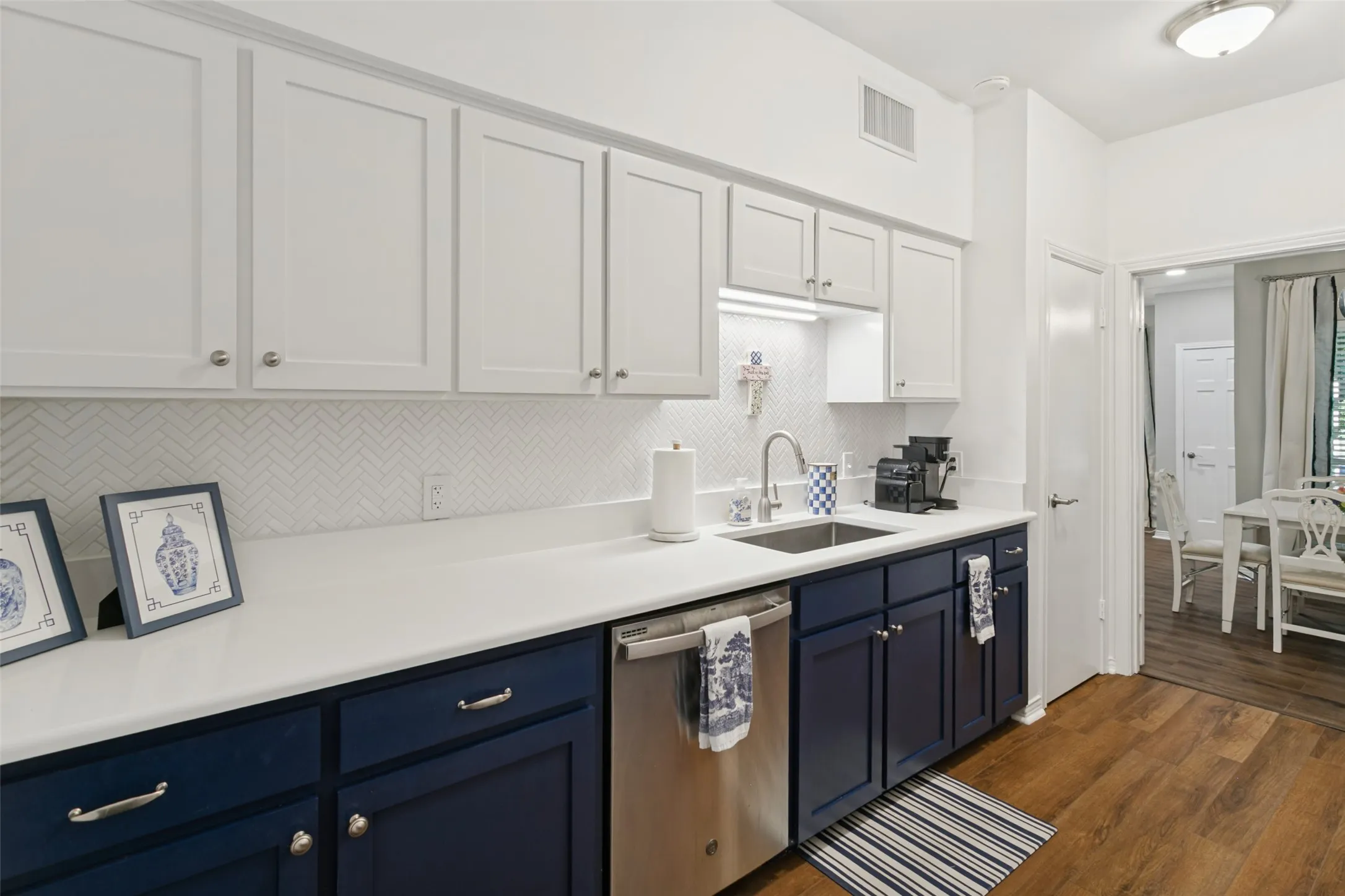 Condominium For Sale in Tarrant County , 4413 Bellaire Dr S 104S, Fort Worth, Texas 76109, 2 Bedroom, 2 Bathroom, Garage spaces, 1,149 Sqft, built in 1972, mls#21405140, Real Estate Agent in Fort Worth, Homes For Sale in Tarrant county, Homes For Sale in Fort Worth, Realtor in Fort Worth Texas, Real Estate Brokerage Independent Realty Texas, Luminita Cordes Realtor