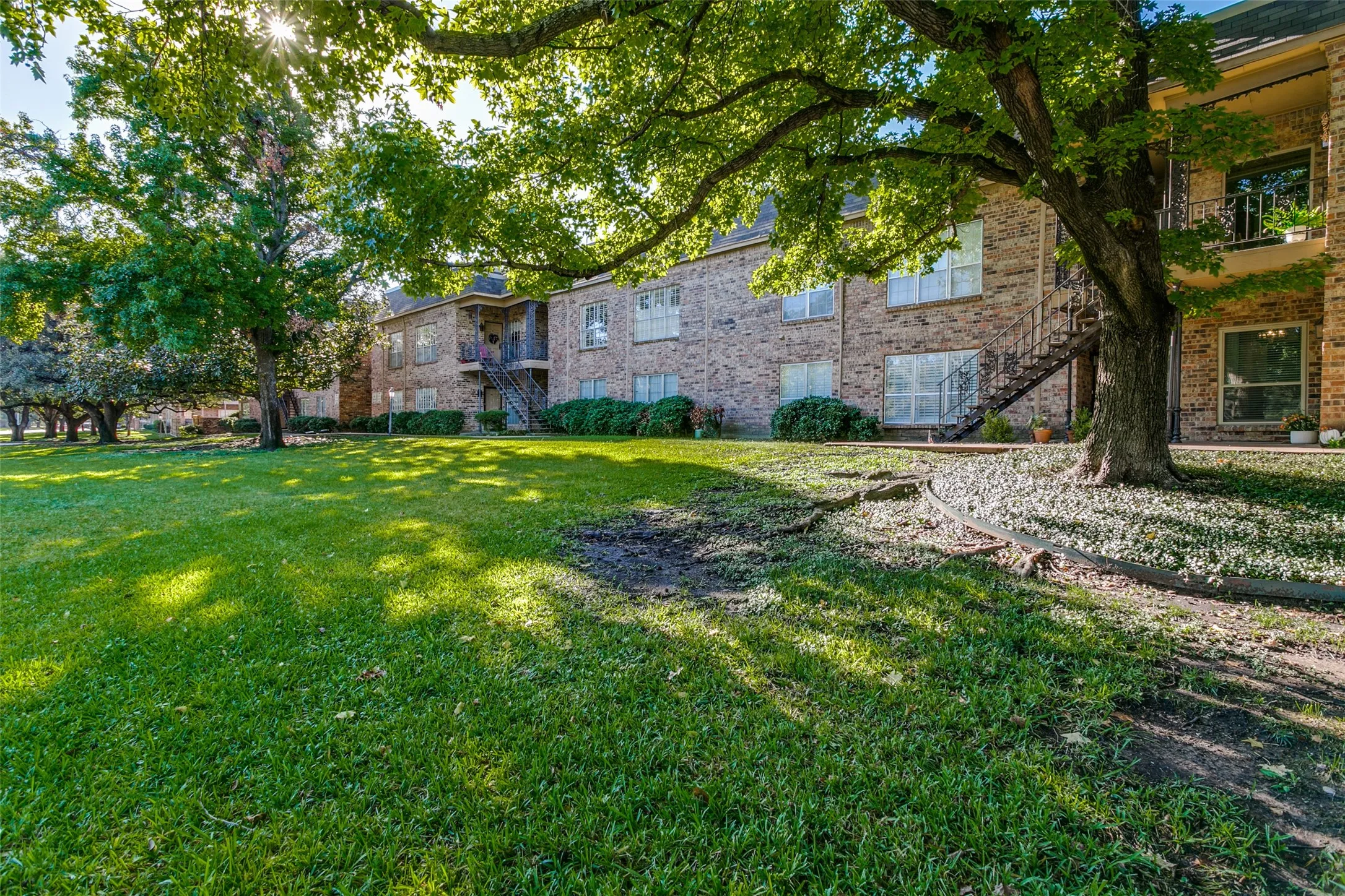 Condominium For Sale in Tarrant County , 4413 Bellaire Dr S 104S, Fort Worth, Texas 76109, 2 Bedroom, 2 Bathroom, Garage spaces, 1,149 Sqft, built in 1972, mls#21405140, Real Estate Agent in Fort Worth, Homes For Sale in Tarrant county, Homes For Sale in Fort Worth, Realtor in Fort Worth Texas, Real Estate Brokerage Independent Realty Texas, Luminita Cordes Realtor