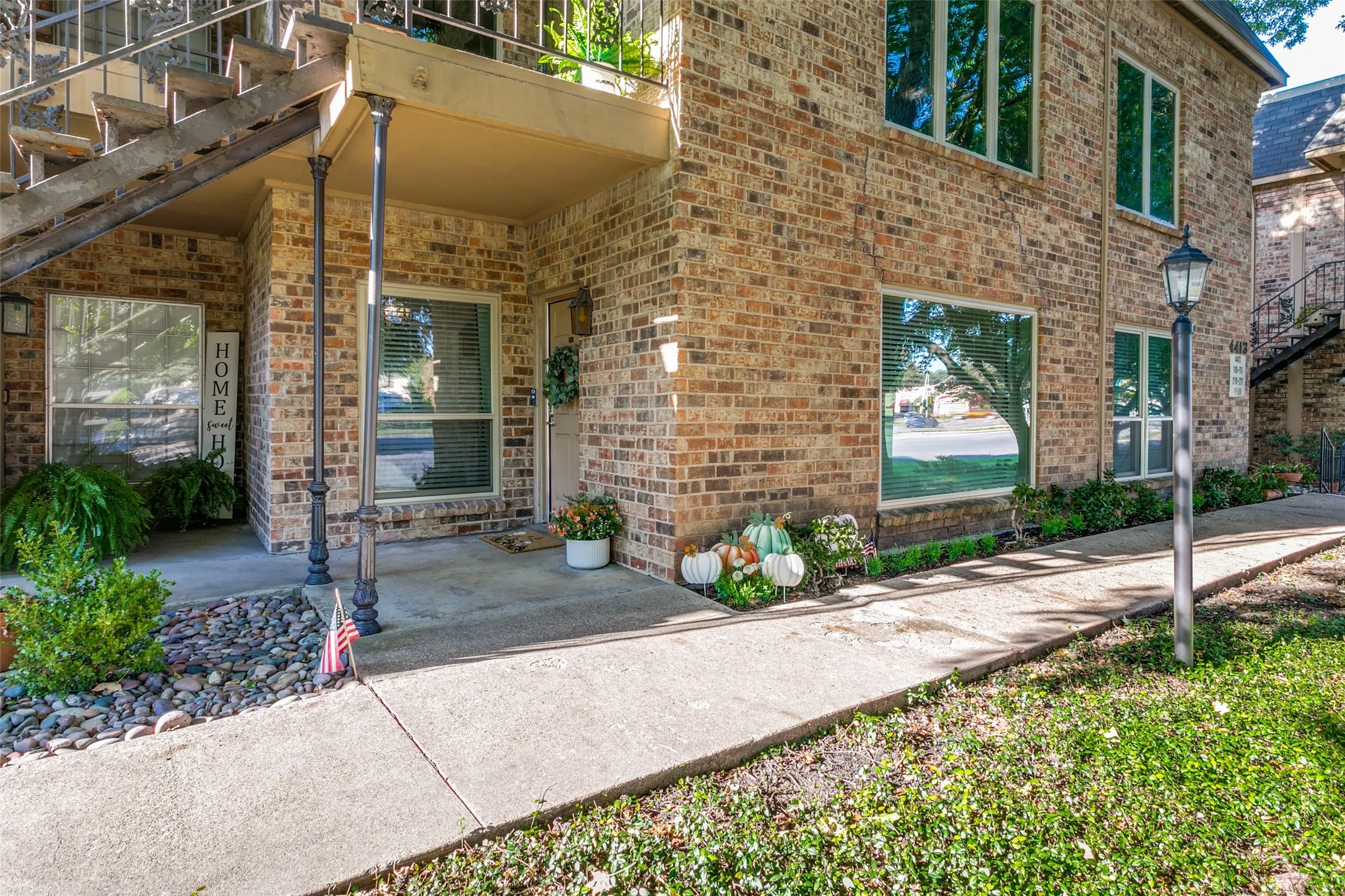 Condominium For Sale in Tarrant County , 4413 Bellaire Dr S 104S, Fort Worth, Texas 76109, 2 Bedroom, 2 Bathroom, Garage spaces, 1,149 Sqft, built in 1972, mls#21405140, Real Estate Agent in Fort Worth, Homes For Sale in Tarrant county, Homes For Sale in Fort Worth, Realtor in Fort Worth Texas, Real Estate Brokerage Independent Realty Texas, Luminita Cordes Realtor