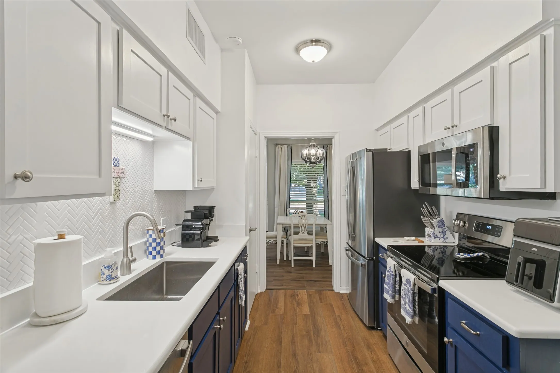 Condominium For Sale in Tarrant County , 4413 Bellaire Dr S 104S, Fort Worth, Texas 76109, 2 Bedroom, 2 Bathroom, Garage spaces, 1,149 Sqft, built in 1972, mls#21405140, Real Estate Agent in Fort Worth, Homes For Sale in Tarrant county, Homes For Sale in Fort Worth, Realtor in Fort Worth Texas, Real Estate Brokerage Independent Realty Texas, Luminita Cordes Realtor