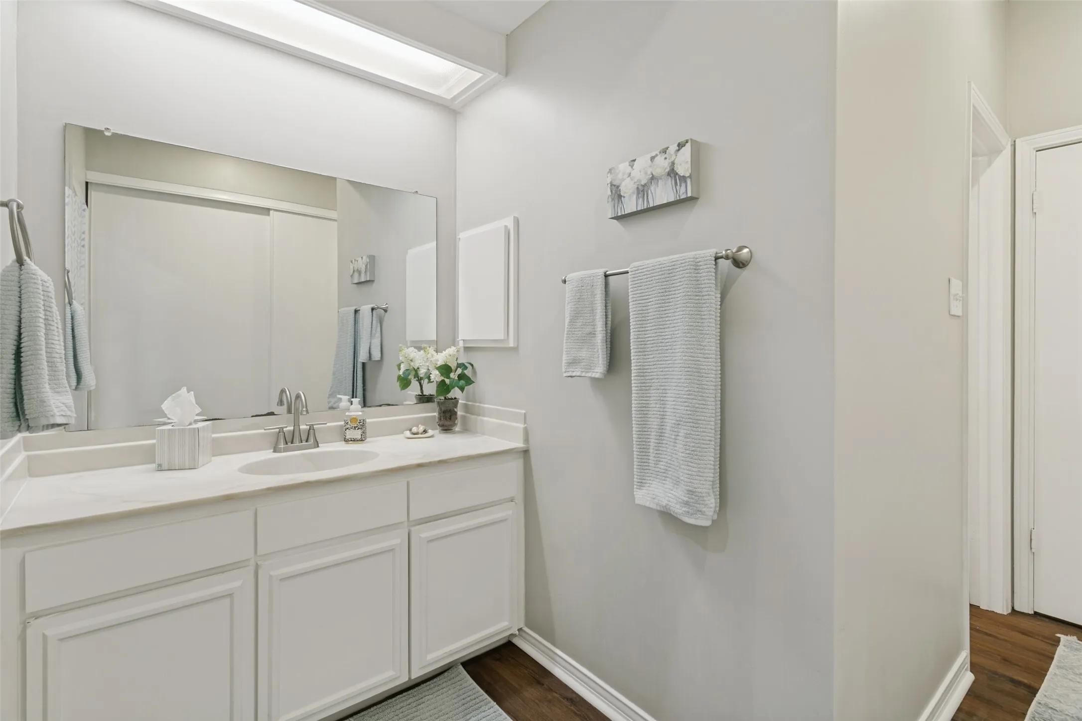 Condominium For Sale in Tarrant County , 4413 Bellaire Dr S 104S, Fort Worth, Texas 76109, 2 Bedroom, 2 Bathroom, Garage spaces, 1,149 Sqft, built in 1972, mls#21405140, Real Estate Agent in Fort Worth, Homes For Sale in Tarrant county, Homes For Sale in Fort Worth, Realtor in Fort Worth Texas, Real Estate Brokerage Independent Realty Texas, Luminita Cordes Realtor