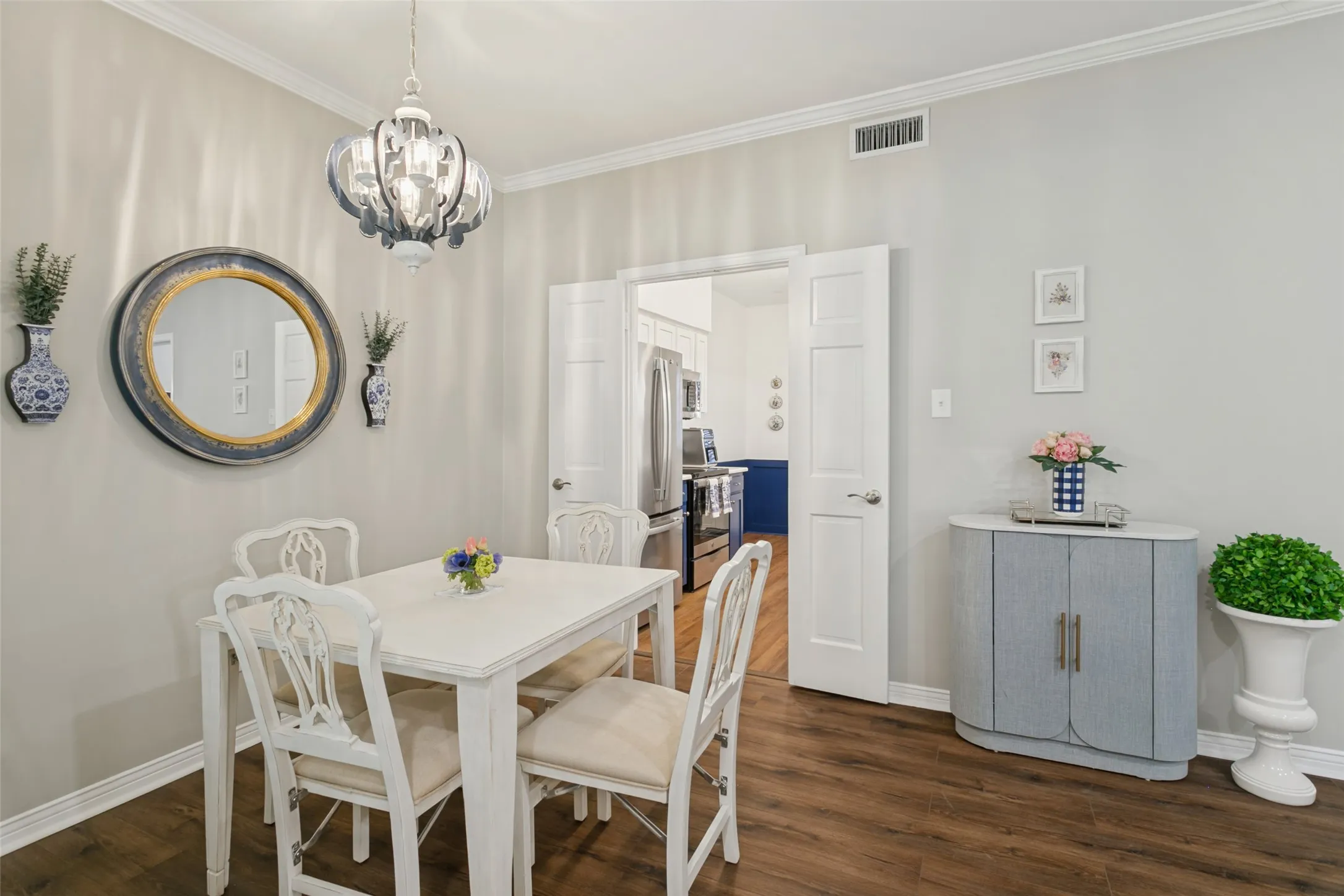 Condominium For Sale in Tarrant County , 4413 Bellaire Dr S 104S, Fort Worth, Texas 76109, 2 Bedroom, 2 Bathroom, Garage spaces, 1,149 Sqft, built in 1972, mls#21405140, Real Estate Agent in Fort Worth, Homes For Sale in Tarrant county, Homes For Sale in Fort Worth, Realtor in Fort Worth Texas, Real Estate Brokerage Independent Realty Texas, Luminita Cordes Realtor