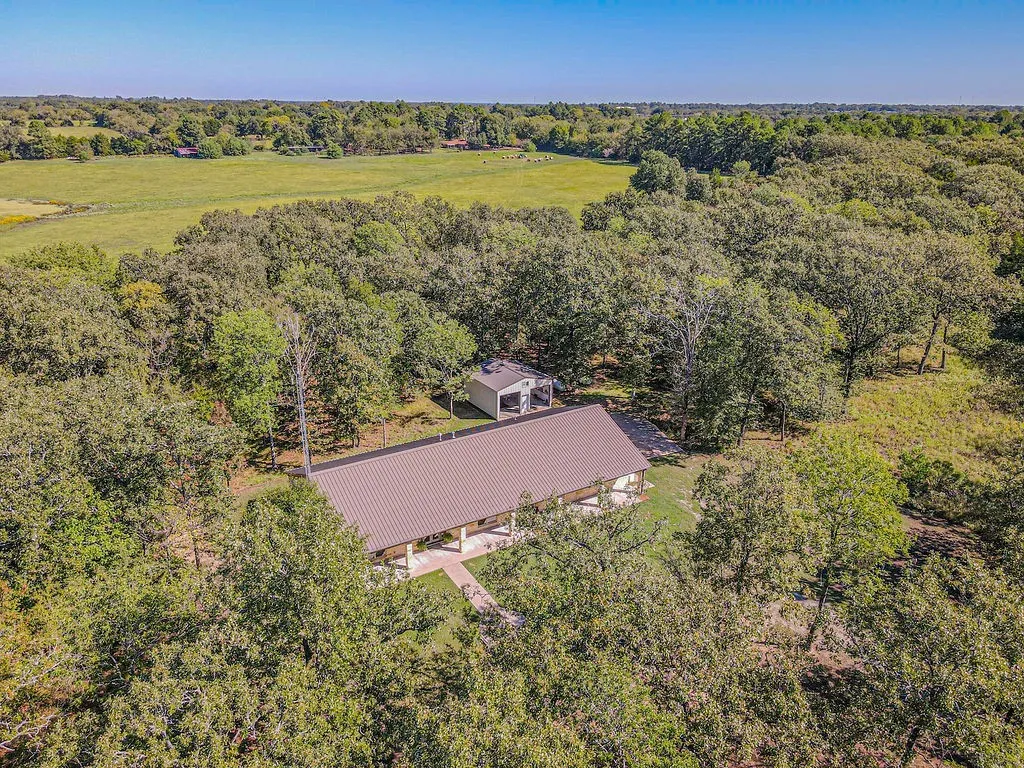 Single Family Residence For Sale in Rains County , 592 Rs County Road 1151, Emory, Texas 75440, 3 Bedroom, 2 Bathroom, 4 Garage spaces, 2,563 Sqft, built in 2012, mls#21406122, Real Estate Agent in Emory, Homes For Sale in Rains county, Homes For Sale in Emory, Realtor in Emory Texas, Real Estate Brokerage Independent Realty Texas, Luminita Cordes Realtor