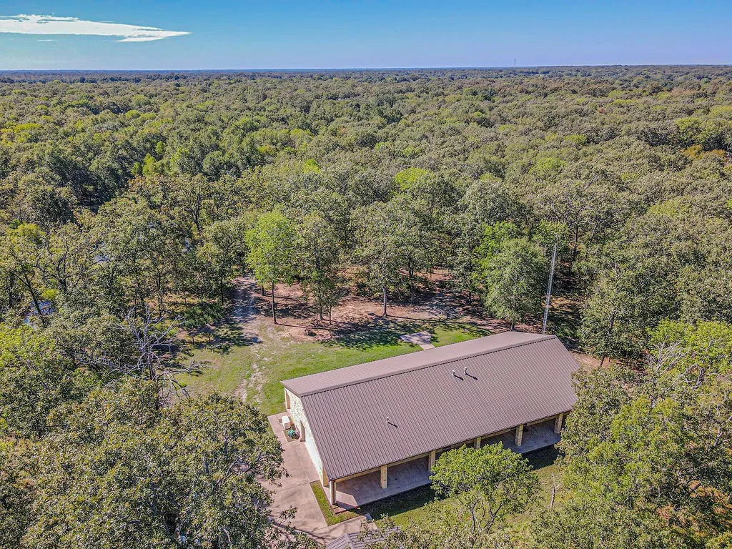 Single Family Residence For Sale in Rains County , 592 Rs County Road 1151, Emory, Texas 75440, 3 Bedroom, 2 Bathroom, 4 Garage spaces, 2,563 Sqft, built in 2012, mls#21406122, Real Estate Agent in Emory, Homes For Sale in Rains county, Homes For Sale in Emory, Realtor in Emory Texas, Real Estate Brokerage Independent Realty Texas, Luminita Cordes Realtor