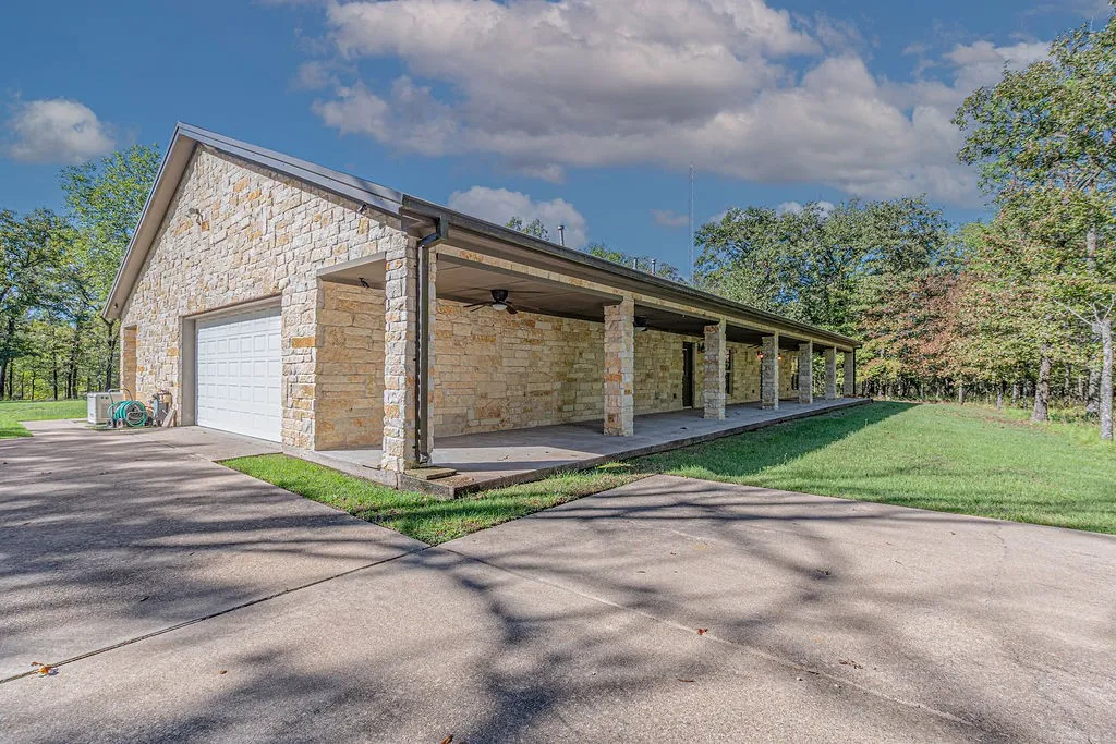 Single Family Residence For Sale in Rains County , 592 Rs County Road 1151, Emory, Texas 75440, 3 Bedroom, 2 Bathroom, 4 Garage spaces, 2,563 Sqft, built in 2012, mls#21406122, Real Estate Agent in Emory, Homes For Sale in Rains county, Homes For Sale in Emory, Realtor in Emory Texas, Real Estate Brokerage Independent Realty Texas, Luminita Cordes Realtor