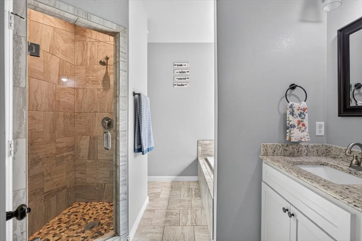 Single Family Residence For Sale in Henderson County , 233 Anchor, Gun Barrel City, Texas 75156, 3 Bedroom, 2 Bathroom, 2 Garage spaces, 1,663 Sqft, built in 2018, mls#21406884, Real Estate Agent in Gun Barrel City, Homes For Sale in Henderson county, Homes For Sale in Gun Barrel City, Realtor in Gun Barrel City Texas, Real Estate Brokerage Independent Realty Texas, Luminita Cordes Realtor