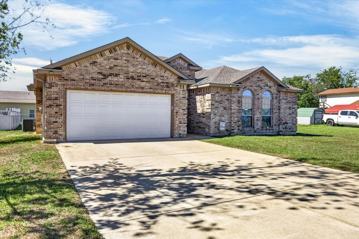 Single Family Residence For Sale in Henderson County , 233 Anchor, Gun Barrel City, Texas 75156, 3 Bedroom, 2 Bathroom, 2 Garage spaces, 1,663 Sqft, built in 2018, mls#21406884, Real Estate Agent in Gun Barrel City, Homes For Sale in Henderson county, Homes For Sale in Gun Barrel City, Realtor in Gun Barrel City Texas, Real Estate Brokerage Independent Realty Texas, Luminita Cordes Realtor