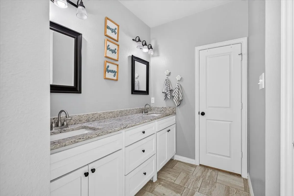 Single Family Residence For Sale in Henderson County , 233 Anchor, Gun Barrel City, Texas 75156, 3 Bedroom, 2 Bathroom, 2 Garage spaces, 1,663 Sqft, built in 2018, mls#21406884, Real Estate Agent in Gun Barrel City, Homes For Sale in Henderson county, Homes For Sale in Gun Barrel City, Realtor in Gun Barrel City Texas, Real Estate Brokerage Independent Realty Texas, Luminita Cordes Realtor