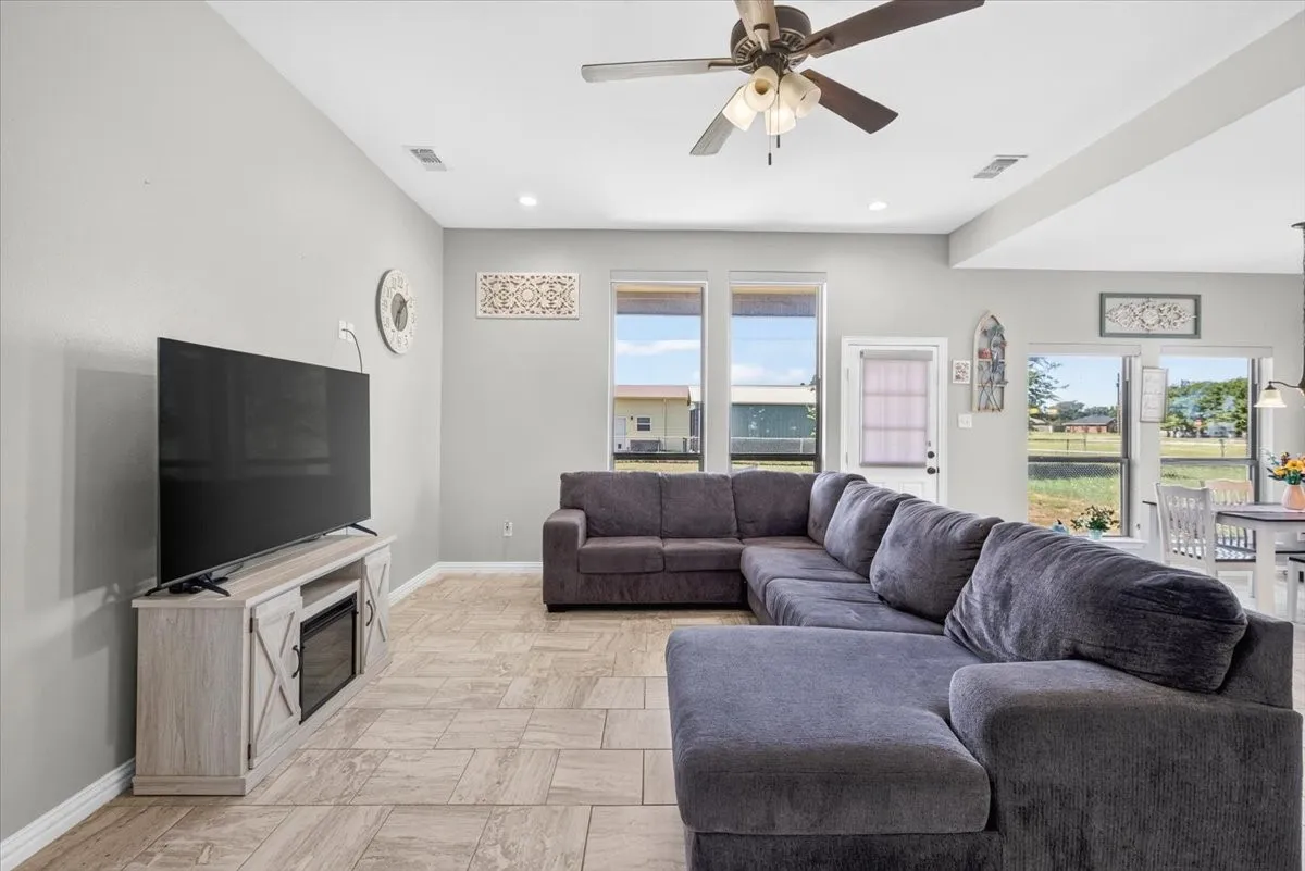Single Family Residence For Sale in Henderson County , 233 Anchor, Gun Barrel City, Texas 75156, 3 Bedroom, 2 Bathroom, 2 Garage spaces, 1,663 Sqft, built in 2018, mls#21406884, Real Estate Agent in Gun Barrel City, Homes For Sale in Henderson county, Homes For Sale in Gun Barrel City, Realtor in Gun Barrel City Texas, Real Estate Brokerage Independent Realty Texas, Luminita Cordes Realtor