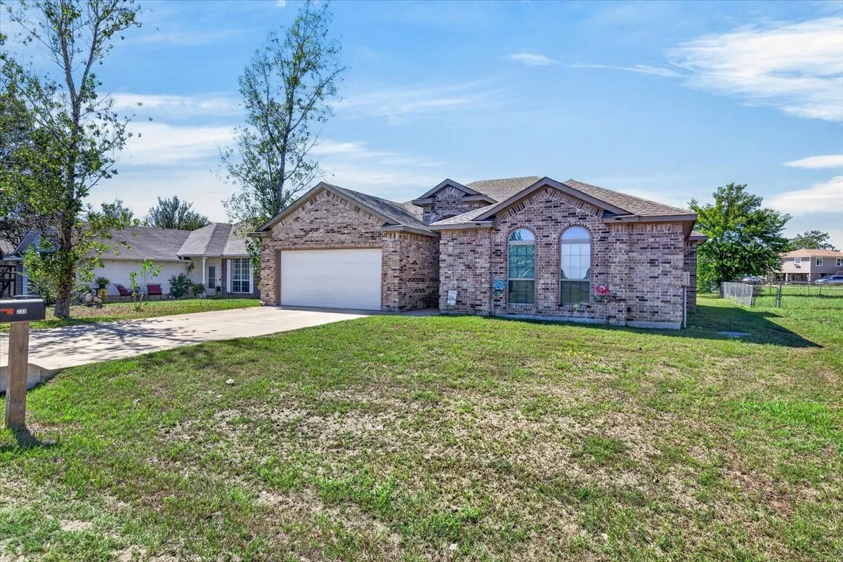 Single Family Residence For Sale in Henderson County , 233 Anchor, Gun Barrel City, Texas 75156, 3 Bedroom, 2 Bathroom, 2 Garage spaces, 1,663 Sqft, built in 2018, mls#21406884, Real Estate Agent in Gun Barrel City, Homes For Sale in Henderson county, Homes For Sale in Gun Barrel City, Realtor in Gun Barrel City Texas, Real Estate Brokerage Independent Realty Texas, Luminita Cordes Realtor