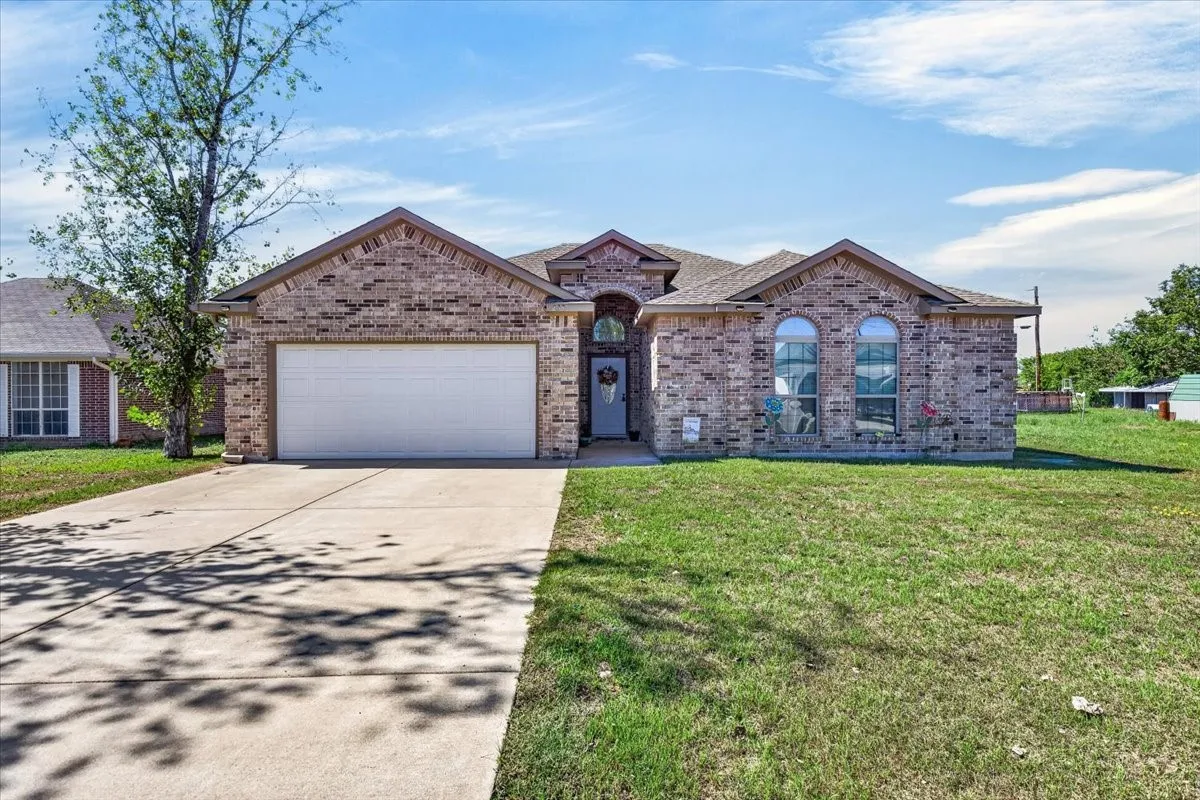 Single Family Residence For Sale in Henderson County , 233 Anchor, Gun Barrel City, Texas 75156, 3 Bedroom, 2 Bathroom, 2 Garage spaces, 1,663 Sqft, built in 2018, mls#21406884, Real Estate Agent in Gun Barrel City, Homes For Sale in Henderson county, Homes For Sale in Gun Barrel City, Realtor in Gun Barrel City Texas, Real Estate Brokerage Independent Realty Texas, Luminita Cordes Realtor
