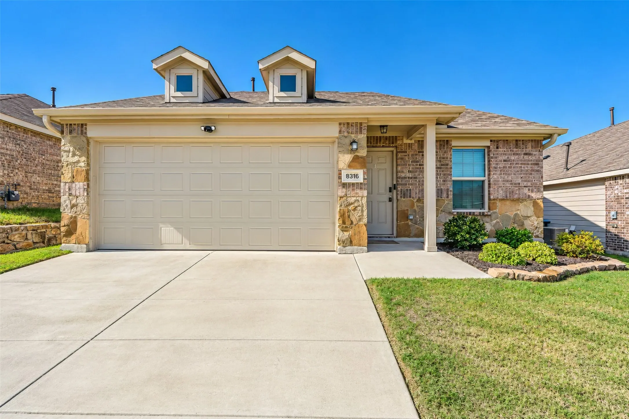 Single Family Residence For Rent in Tarrant County , 8316 Bell Ridge Lane, Fort Worth, Texas 76123, 3 Bedroom, 2 Bathroom, 2 Garage spaces, 1,305 Sqft, built in 2022, mls#21393219, Real Estate Agent in Fort Worth, Homes For Rent in Tarrant county, Homes For Rent in Fort Worth, Realtor in Fort Worth Texas, Real Estate Brokerage Independent Realty Texas, Luminita Cordes Realtor