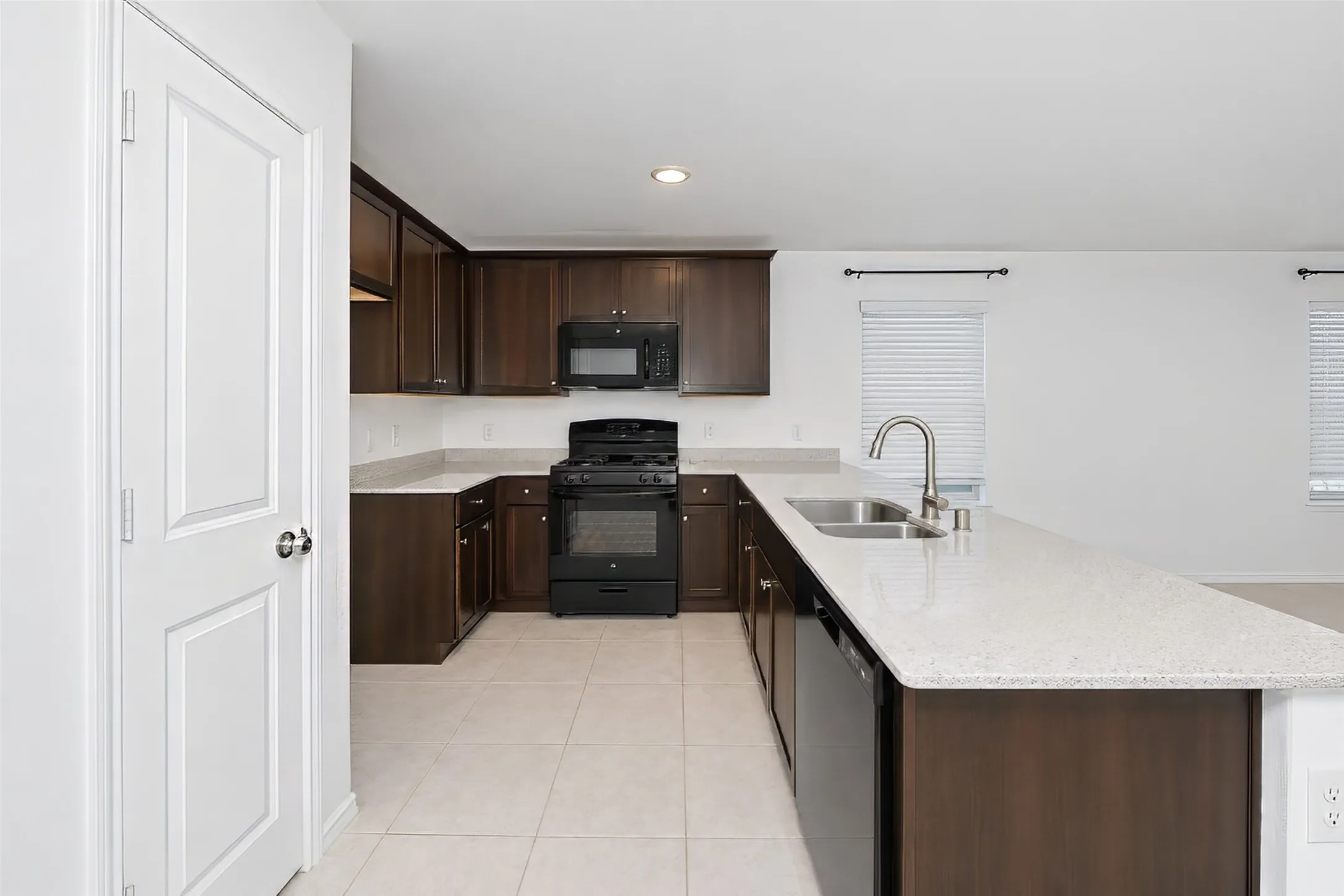 Single Family Residence For Rent in Tarrant County , 8316 Bell Ridge Lane, Fort Worth, Texas 76123, 3 Bedroom, 2 Bathroom, 2 Garage spaces, 1,305 Sqft, built in 2022, mls#21393219, Real Estate Agent in Fort Worth, Homes For Rent in Tarrant county, Homes For Rent in Fort Worth, Realtor in Fort Worth Texas, Real Estate Brokerage Independent Realty Texas, Luminita Cordes Realtor