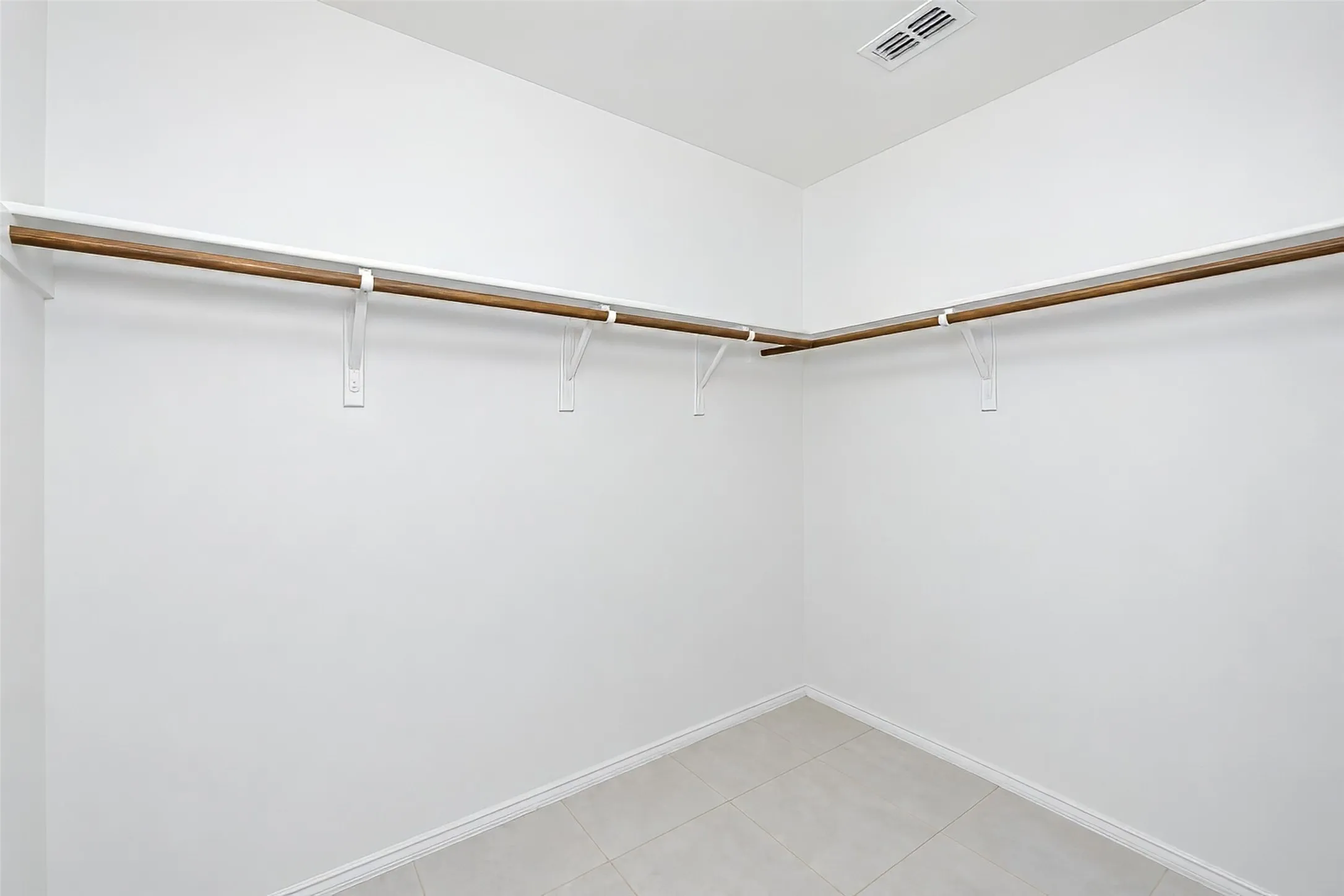 Single Family Residence For Rent in Tarrant County , 8316 Bell Ridge Lane, Fort Worth, Texas 76123, 3 Bedroom, 2 Bathroom, 2 Garage spaces, 1,305 Sqft, built in 2022, mls#21393219, Real Estate Agent in Fort Worth, Homes For Rent in Tarrant county, Homes For Rent in Fort Worth, Realtor in Fort Worth Texas, Real Estate Brokerage Independent Realty Texas, Luminita Cordes Realtor