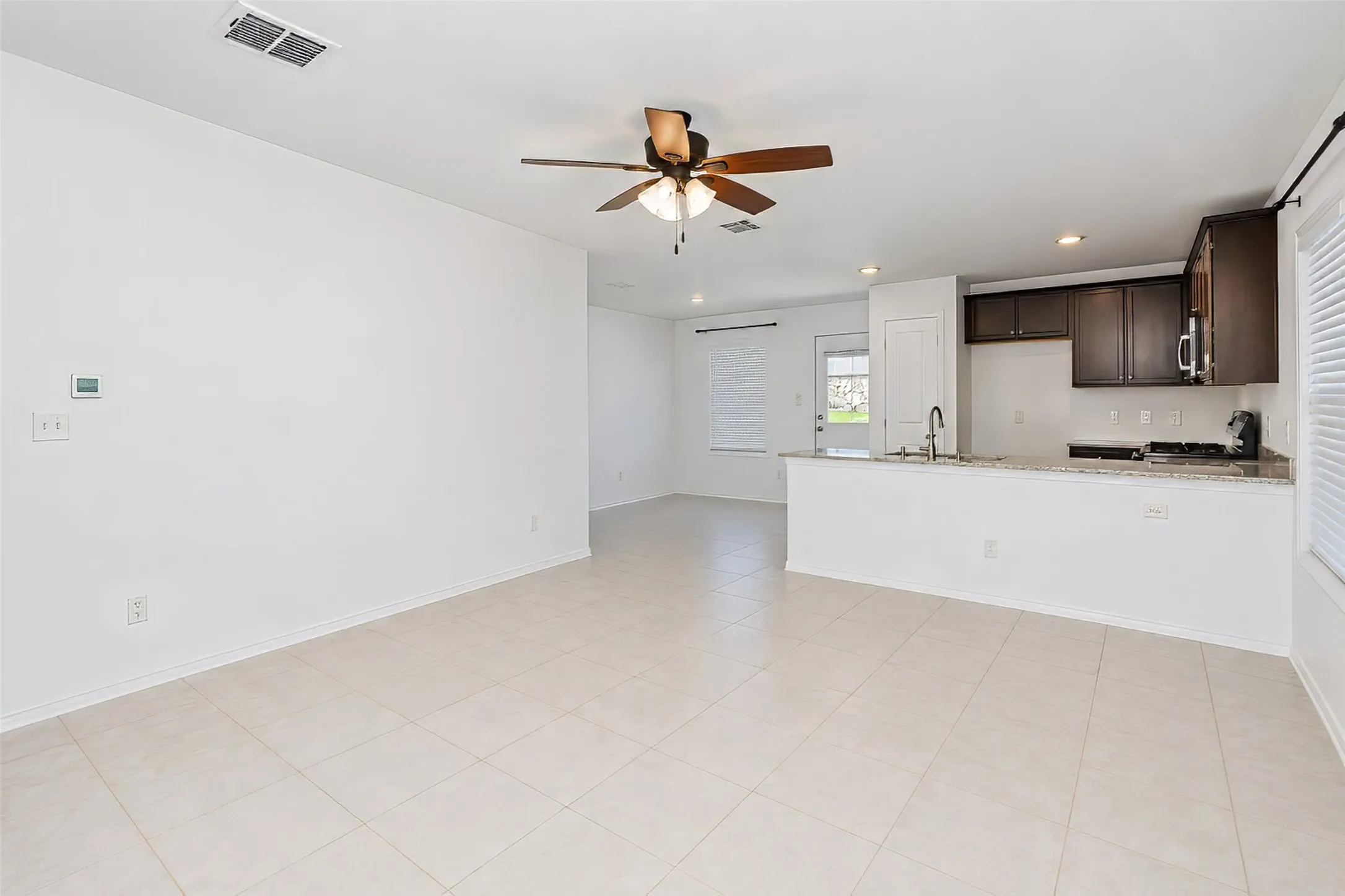Single Family Residence For Rent in Tarrant County , 8316 Bell Ridge Lane, Fort Worth, Texas 76123, 3 Bedroom, 2 Bathroom, 2 Garage spaces, 1,305 Sqft, built in 2022, mls#21393219, Real Estate Agent in Fort Worth, Homes For Rent in Tarrant county, Homes For Rent in Fort Worth, Realtor in Fort Worth Texas, Real Estate Brokerage Independent Realty Texas, Luminita Cordes Realtor