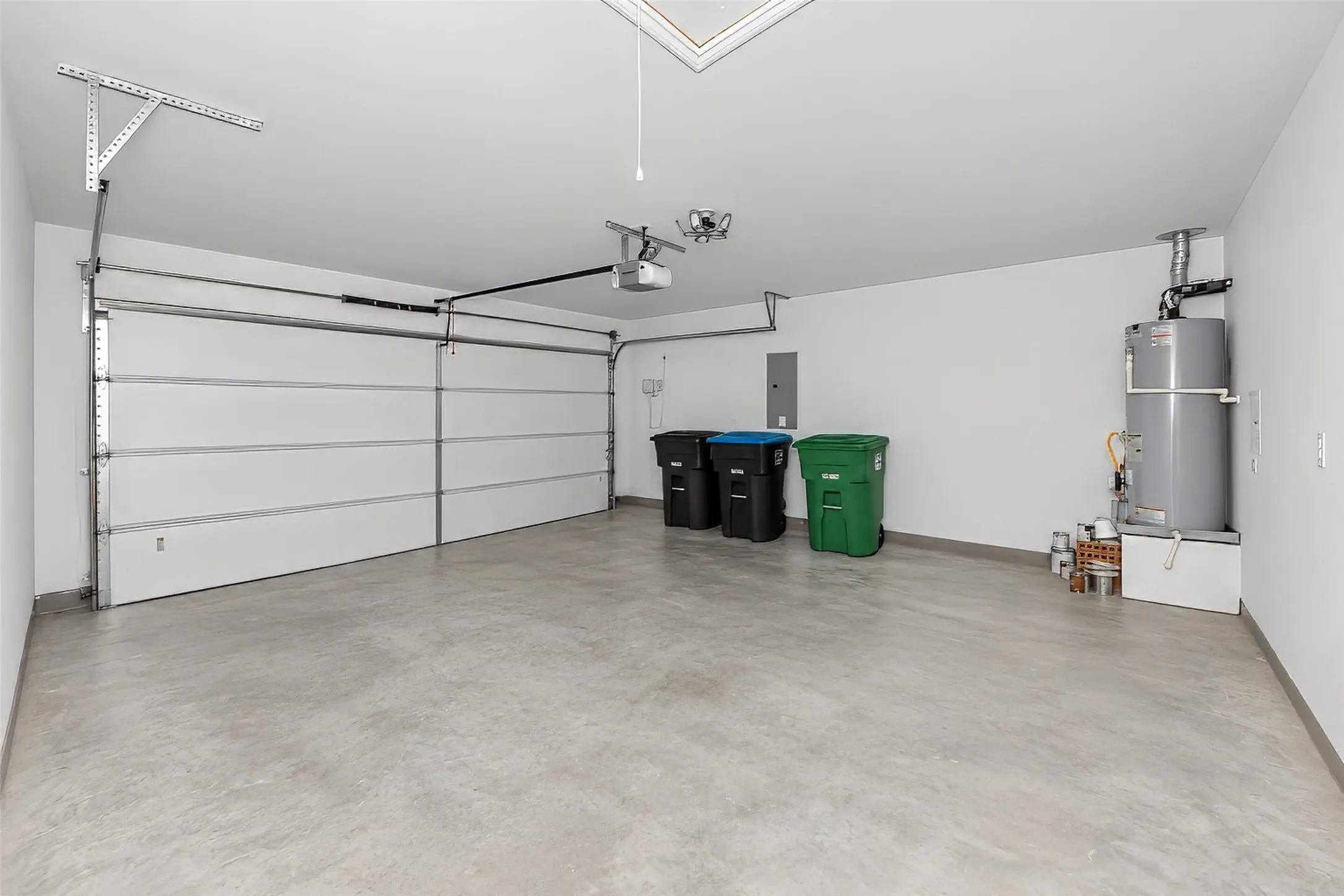 Single Family Residence For Rent in Tarrant County , 8316 Bell Ridge Lane, Fort Worth, Texas 76123, 3 Bedroom, 2 Bathroom, 2 Garage spaces, 1,305 Sqft, built in 2022, mls#21393219, Real Estate Agent in Fort Worth, Homes For Rent in Tarrant county, Homes For Rent in Fort Worth, Realtor in Fort Worth Texas, Real Estate Brokerage Independent Realty Texas, Luminita Cordes Realtor