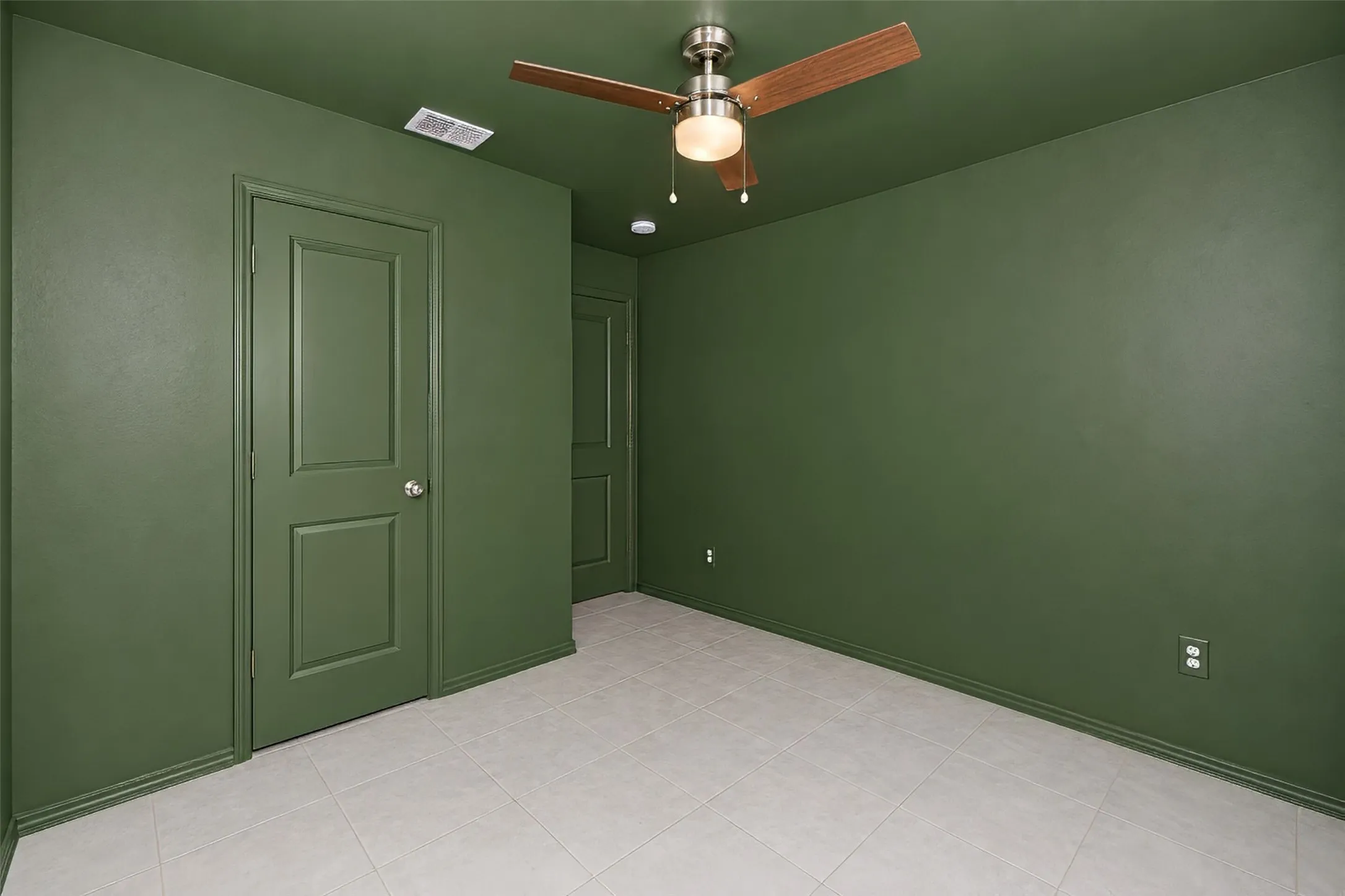 Single Family Residence For Rent in Tarrant County , 8316 Bell Ridge Lane, Fort Worth, Texas 76123, 3 Bedroom, 2 Bathroom, 2 Garage spaces, 1,305 Sqft, built in 2022, mls#21393219, Real Estate Agent in Fort Worth, Homes For Rent in Tarrant county, Homes For Rent in Fort Worth, Realtor in Fort Worth Texas, Real Estate Brokerage Independent Realty Texas, Luminita Cordes Realtor