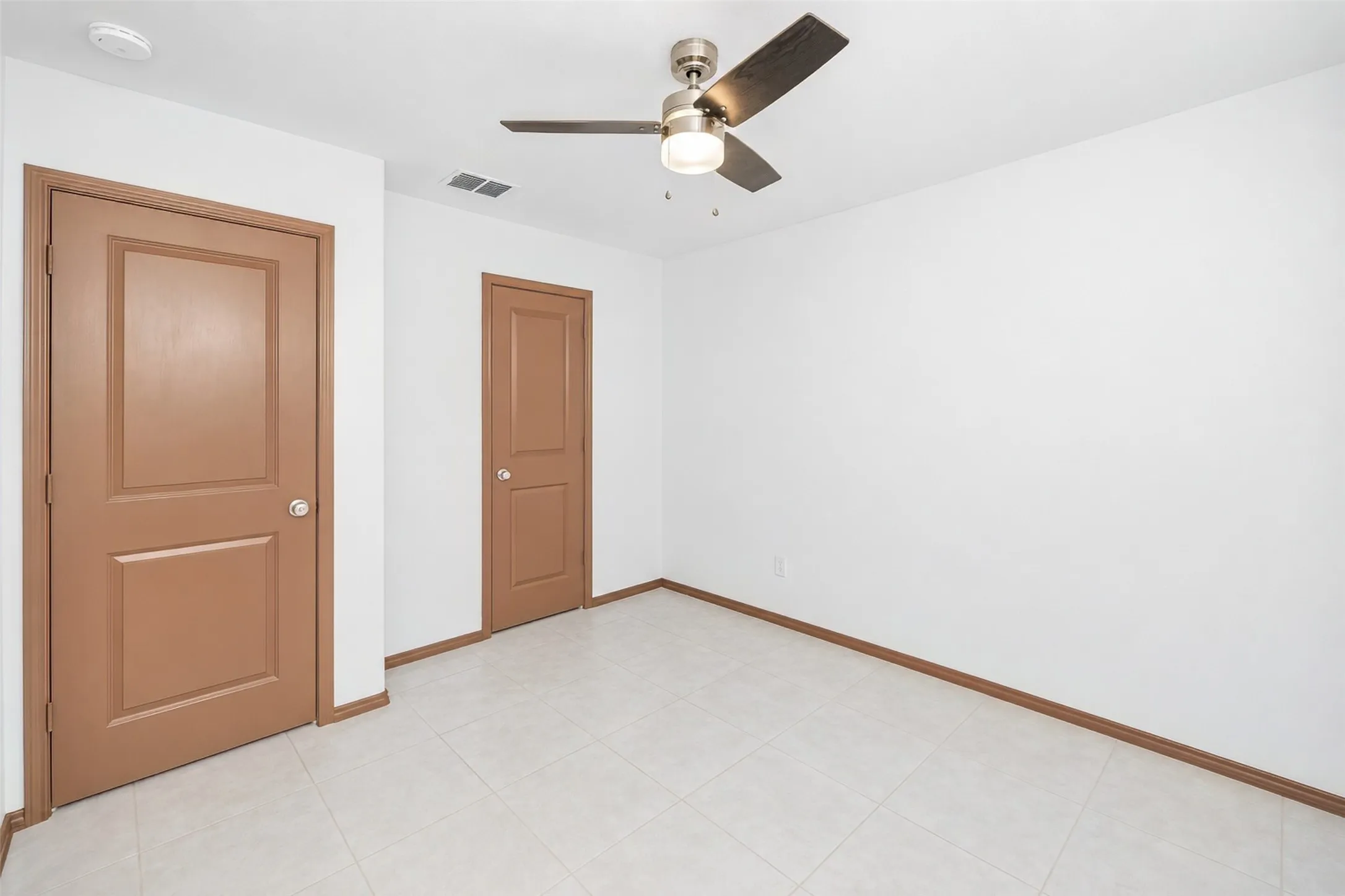 Single Family Residence For Rent in Tarrant County , 8316 Bell Ridge Lane, Fort Worth, Texas 76123, 3 Bedroom, 2 Bathroom, 2 Garage spaces, 1,305 Sqft, built in 2022, mls#21393219, Real Estate Agent in Fort Worth, Homes For Rent in Tarrant county, Homes For Rent in Fort Worth, Realtor in Fort Worth Texas, Real Estate Brokerage Independent Realty Texas, Luminita Cordes Realtor
