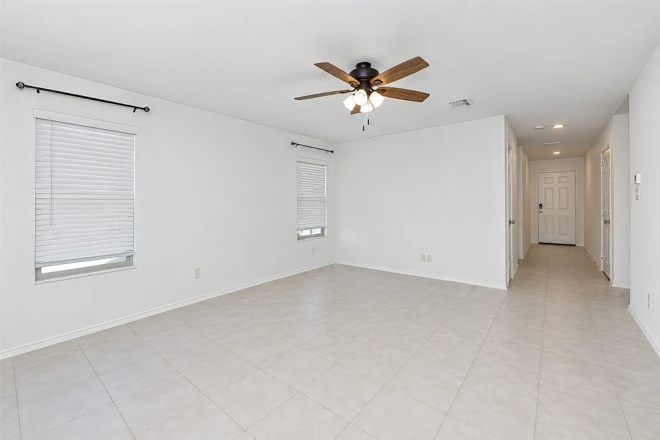 Single Family Residence For Rent in Tarrant County , 8316 Bell Ridge Lane, Fort Worth, Texas 76123, 3 Bedroom, 2 Bathroom, 2 Garage spaces, 1,305 Sqft, built in 2022, mls#21393219, Real Estate Agent in Fort Worth, Homes For Rent in Tarrant county, Homes For Rent in Fort Worth, Realtor in Fort Worth Texas, Real Estate Brokerage Independent Realty Texas, Luminita Cordes Realtor
