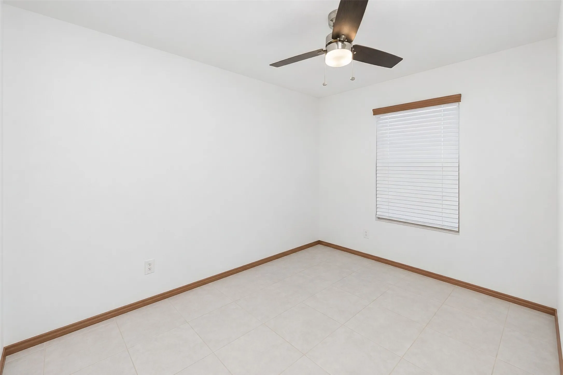 Single Family Residence For Rent in Tarrant County , 8316 Bell Ridge Lane, Fort Worth, Texas 76123, 3 Bedroom, 2 Bathroom, 2 Garage spaces, 1,305 Sqft, built in 2022, mls#21393219, Real Estate Agent in Fort Worth, Homes For Rent in Tarrant county, Homes For Rent in Fort Worth, Realtor in Fort Worth Texas, Real Estate Brokerage Independent Realty Texas, Luminita Cordes Realtor