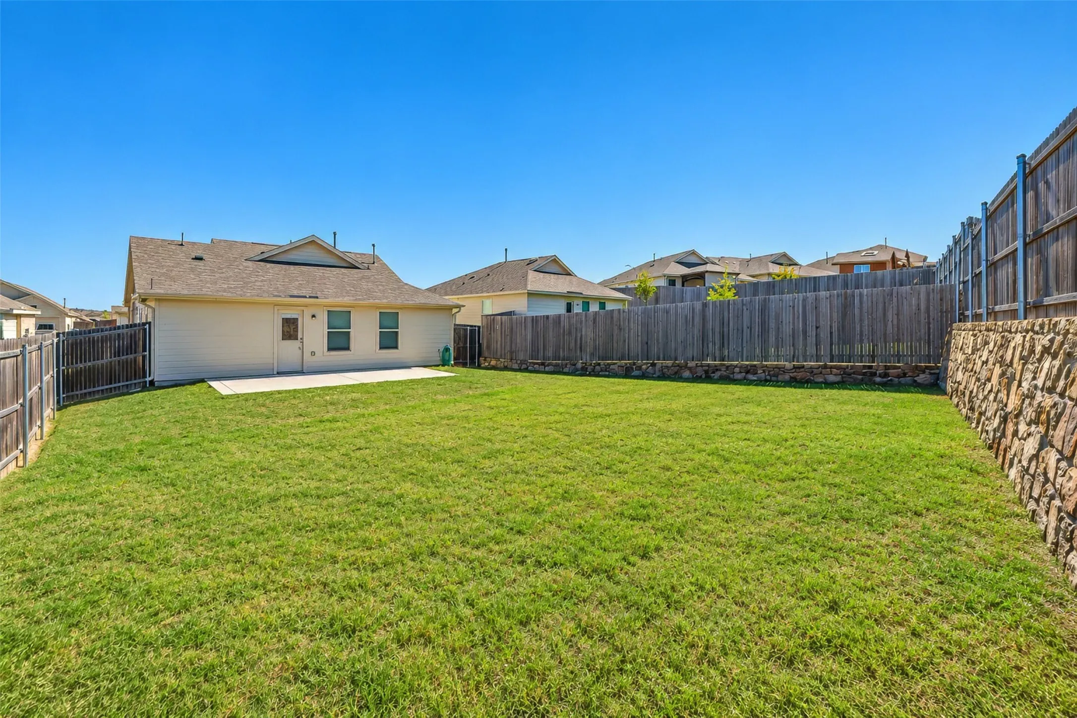 Single Family Residence For Rent in Tarrant County , 8316 Bell Ridge Lane, Fort Worth, Texas 76123, 3 Bedroom, 2 Bathroom, 2 Garage spaces, 1,305 Sqft, built in 2022, mls#21393219, Real Estate Agent in Fort Worth, Homes For Rent in Tarrant county, Homes For Rent in Fort Worth, Realtor in Fort Worth Texas, Real Estate Brokerage Independent Realty Texas, Luminita Cordes Realtor
