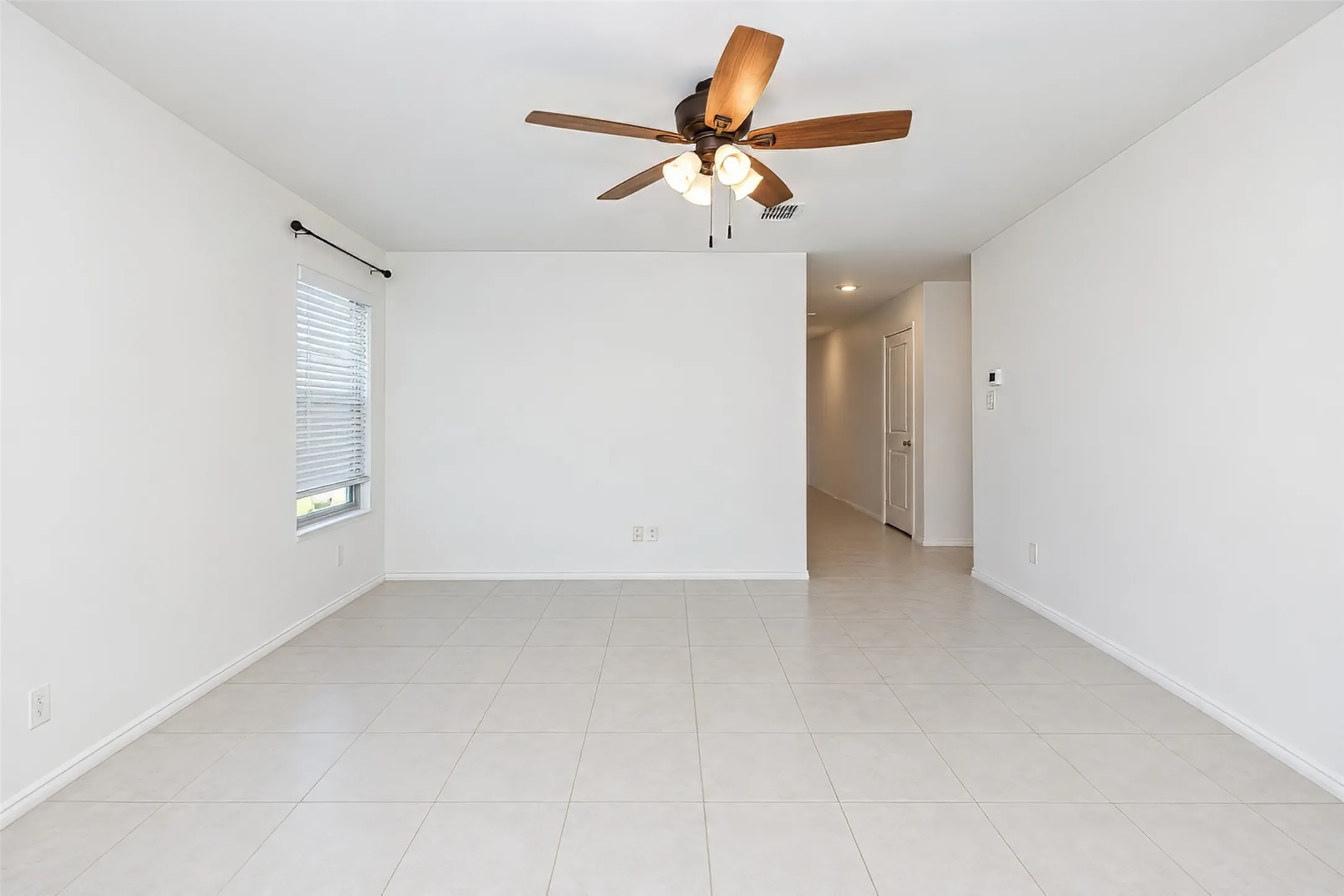 Single Family Residence For Rent in Tarrant County , 8316 Bell Ridge Lane, Fort Worth, Texas 76123, 3 Bedroom, 2 Bathroom, 2 Garage spaces, 1,305 Sqft, built in 2022, mls#21393219, Real Estate Agent in Fort Worth, Homes For Rent in Tarrant county, Homes For Rent in Fort Worth, Realtor in Fort Worth Texas, Real Estate Brokerage Independent Realty Texas, Luminita Cordes Realtor