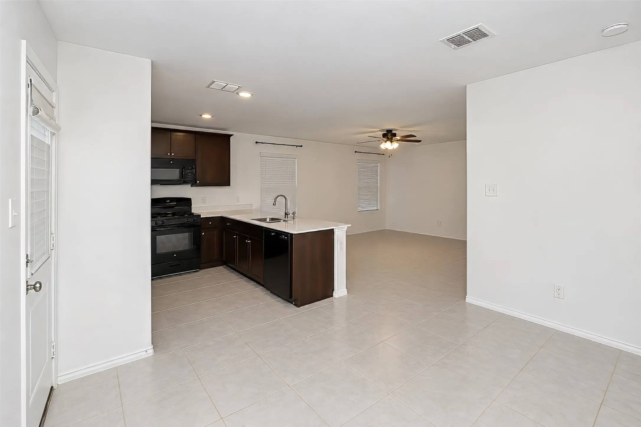 Single Family Residence For Rent in Tarrant County , 8316 Bell Ridge Lane, Fort Worth, Texas 76123, 3 Bedroom, 2 Bathroom, 2 Garage spaces, 1,305 Sqft, built in 2022, mls#21393219, Real Estate Agent in Fort Worth, Homes For Rent in Tarrant county, Homes For Rent in Fort Worth, Realtor in Fort Worth Texas, Real Estate Brokerage Independent Realty Texas, Luminita Cordes Realtor