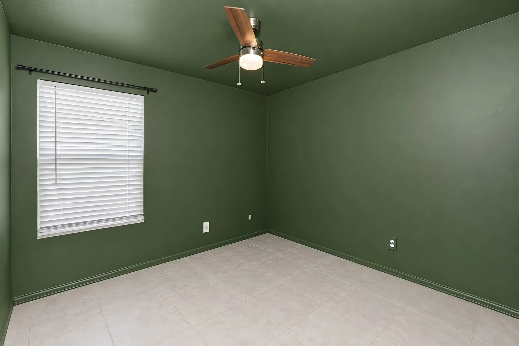 Single Family Residence For Rent in Tarrant County , 8316 Bell Ridge Lane, Fort Worth, Texas 76123, 3 Bedroom, 2 Bathroom, 2 Garage spaces, 1,305 Sqft, built in 2022, mls#21393219, Real Estate Agent in Fort Worth, Homes For Rent in Tarrant county, Homes For Rent in Fort Worth, Realtor in Fort Worth Texas, Real Estate Brokerage Independent Realty Texas, Luminita Cordes Realtor