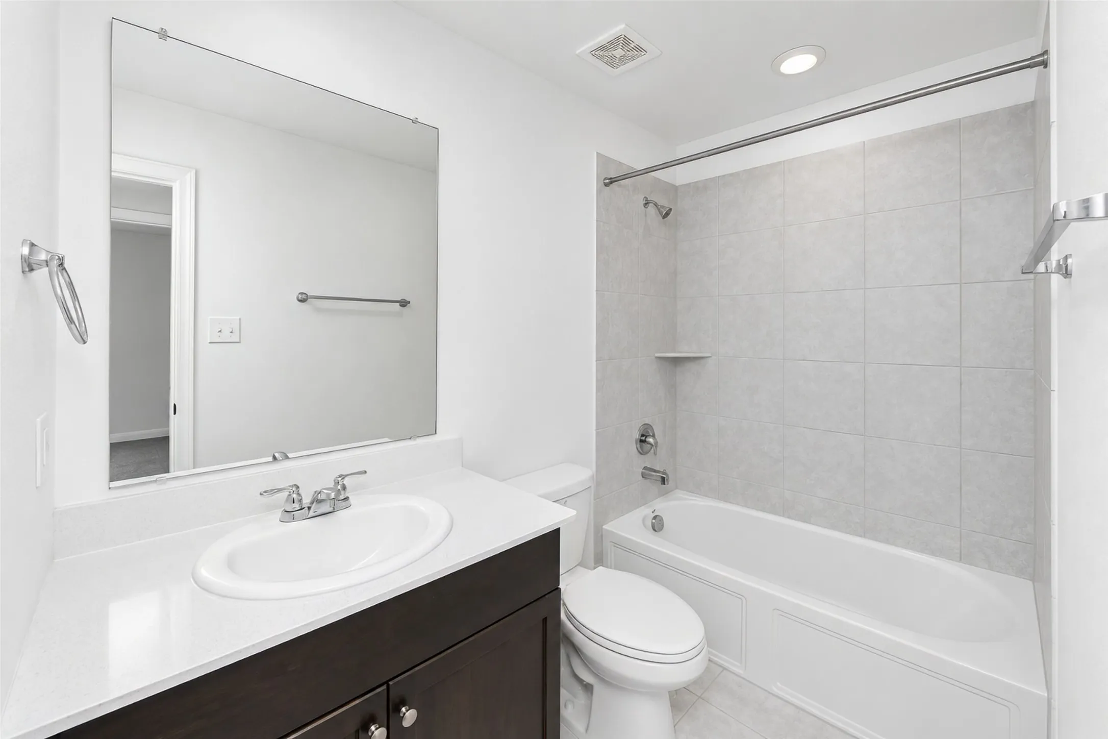 Single Family Residence For Rent in Tarrant County , 8316 Bell Ridge Lane, Fort Worth, Texas 76123, 3 Bedroom, 2 Bathroom, 2 Garage spaces, 1,305 Sqft, built in 2022, mls#21393219, Real Estate Agent in Fort Worth, Homes For Rent in Tarrant county, Homes For Rent in Fort Worth, Realtor in Fort Worth Texas, Real Estate Brokerage Independent Realty Texas, Luminita Cordes Realtor