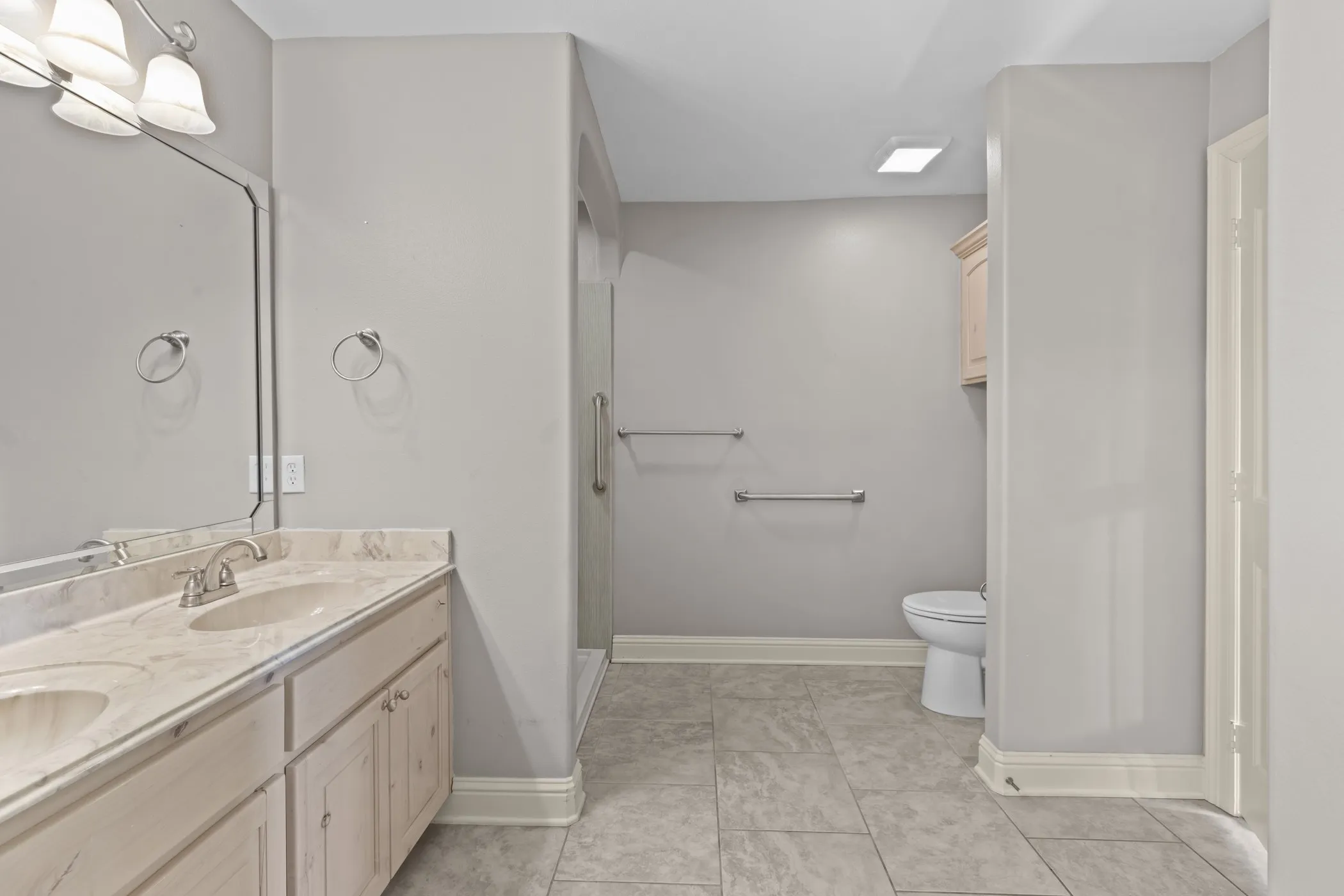 Dual vanity with integrated sinks and stone countertop