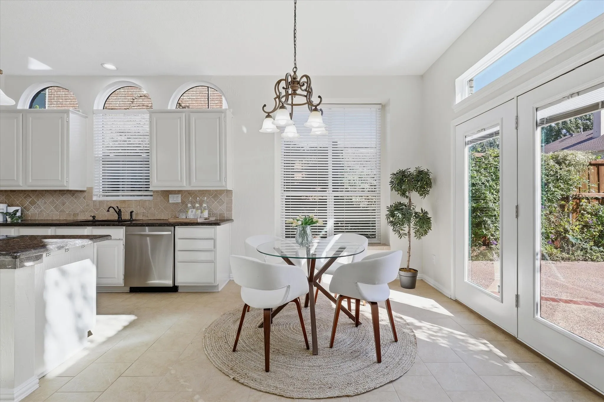 Single Family Residence For Sale in Denton County , 3618 Waynoka Drive, Carrollton, Texas 75007, 5 Bedroom, 4 Bathroom, 2 Garage spaces, 4,055 Sqft, built in 1992, mls#21405499, Real Estate Agent in Carrollton, Homes For Sale in Denton county, Homes For Sale in Carrollton, Realtor in Carrollton Texas, Real Estate Brokerage Independent Realty Texas, Luminita Cordes Realtor