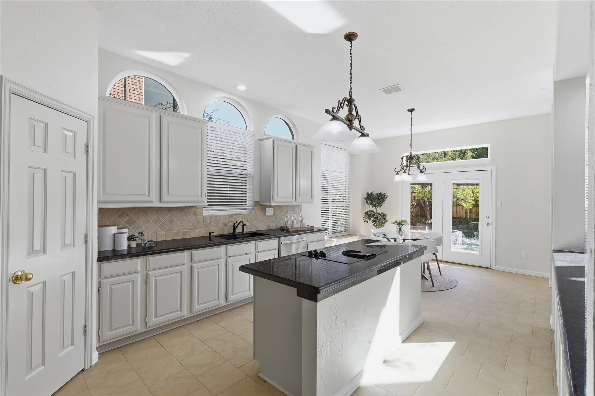 Single Family Residence For Sale in Denton County , 3618 Waynoka Drive, Carrollton, Texas 75007, 5 Bedroom, 4 Bathroom, 2 Garage spaces, 4,055 Sqft, built in 1992, mls#21405499, Real Estate Agent in Carrollton, Homes For Sale in Denton county, Homes For Sale in Carrollton, Realtor in Carrollton Texas, Real Estate Brokerage Independent Realty Texas, Luminita Cordes Realtor