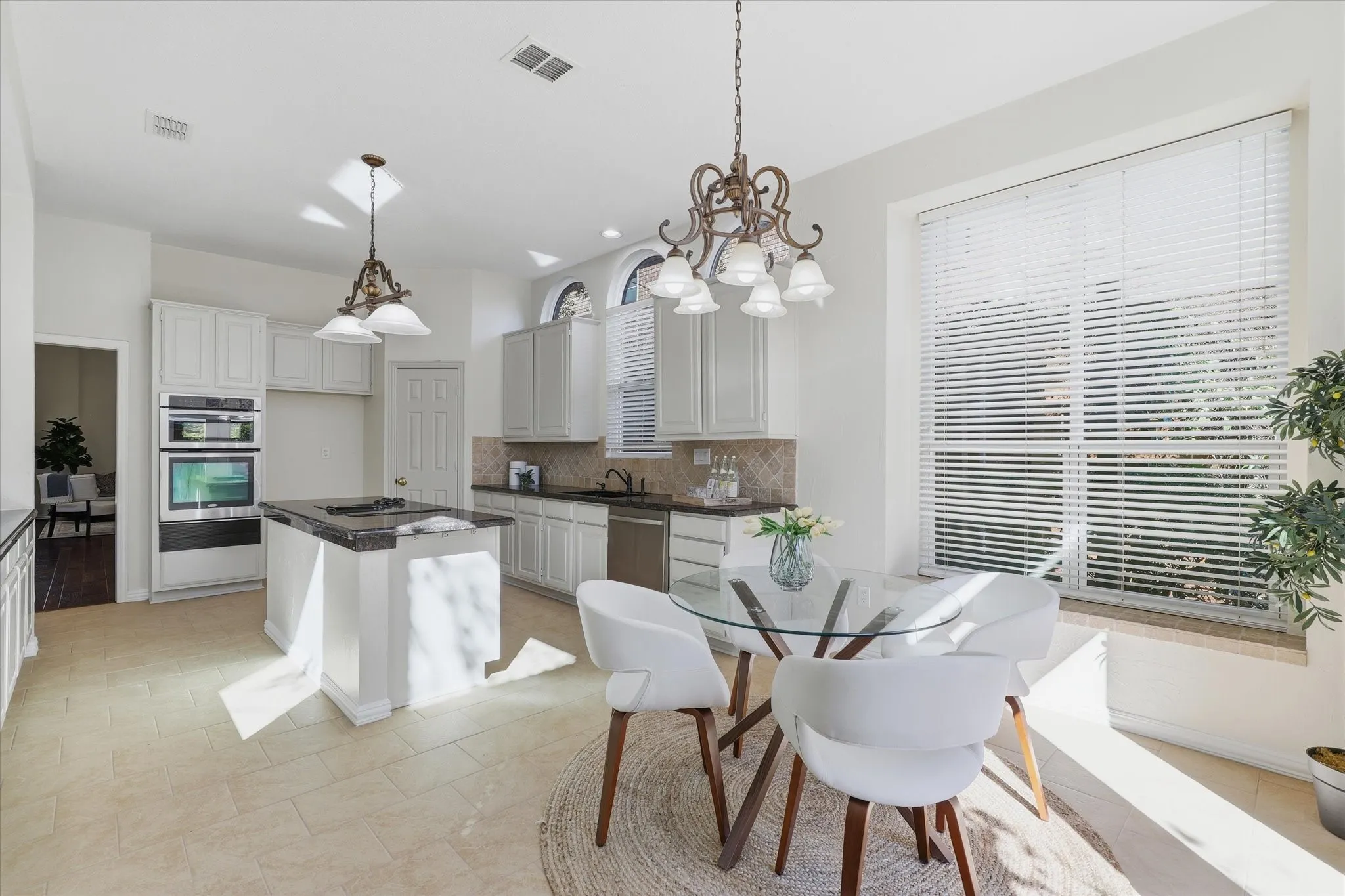 Single Family Residence For Sale in Denton County , 3618 Waynoka Drive, Carrollton, Texas 75007, 5 Bedroom, 4 Bathroom, 2 Garage spaces, 4,055 Sqft, built in 1992, mls#21405499, Real Estate Agent in Carrollton, Homes For Sale in Denton county, Homes For Sale in Carrollton, Realtor in Carrollton Texas, Real Estate Brokerage Independent Realty Texas, Luminita Cordes Realtor