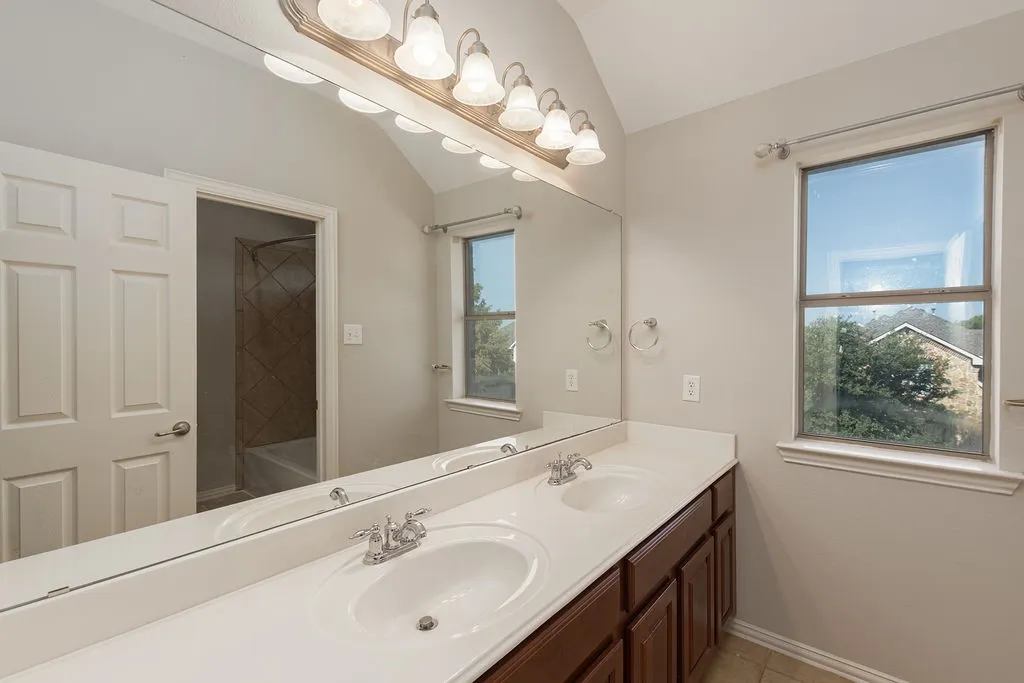 Single Family Residence For Sale in Rockwall County , 1415 Southern Pines Drive, Rockwall, Texas 75087, 5 Bedroom, 3 Bathroom, 3 Garage spaces, 3,591 Sqft, built in 2005, mls#21383000, Real Estate Agent in Rockwall, Homes For Sale in Rockwall county, Homes For Sale in Rockwall, Realtor in Rockwall Texas, Real Estate Brokerage Independent Realty Texas, Luminita Cordes Realtor