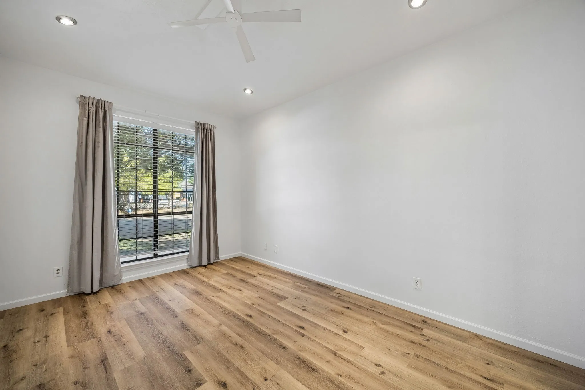 Duplex For Rent in Dallas County , 6238 Winton Street, Dallas, Texas 75214, 2 Bedroom, 2 Bathroom, 1 Garage spaces, 1,223 Sqft, built in 1984, mls#21406369, Real Estate Agent in Dallas, Homes For Rent in Dallas county, Homes For Rent in Dallas, Realtor in Dallas Texas, Real Estate Brokerage Independent Realty Texas, Luminita Cordes Realtor