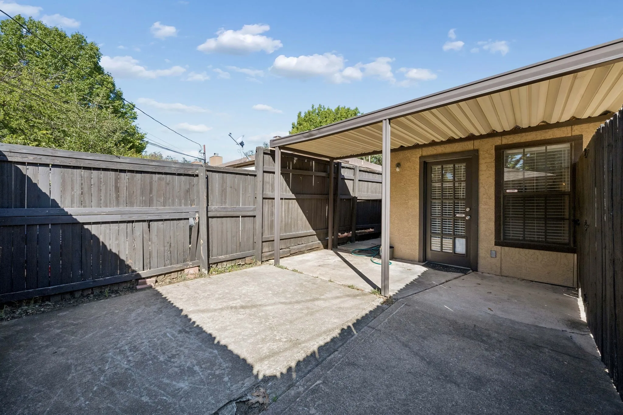 Duplex For Rent in Dallas County , 6238 Winton Street, Dallas, Texas 75214, 2 Bedroom, 2 Bathroom, 1 Garage spaces, 1,223 Sqft, built in 1984, mls#21406369, Real Estate Agent in Dallas, Homes For Rent in Dallas county, Homes For Rent in Dallas, Realtor in Dallas Texas, Real Estate Brokerage Independent Realty Texas, Luminita Cordes Realtor