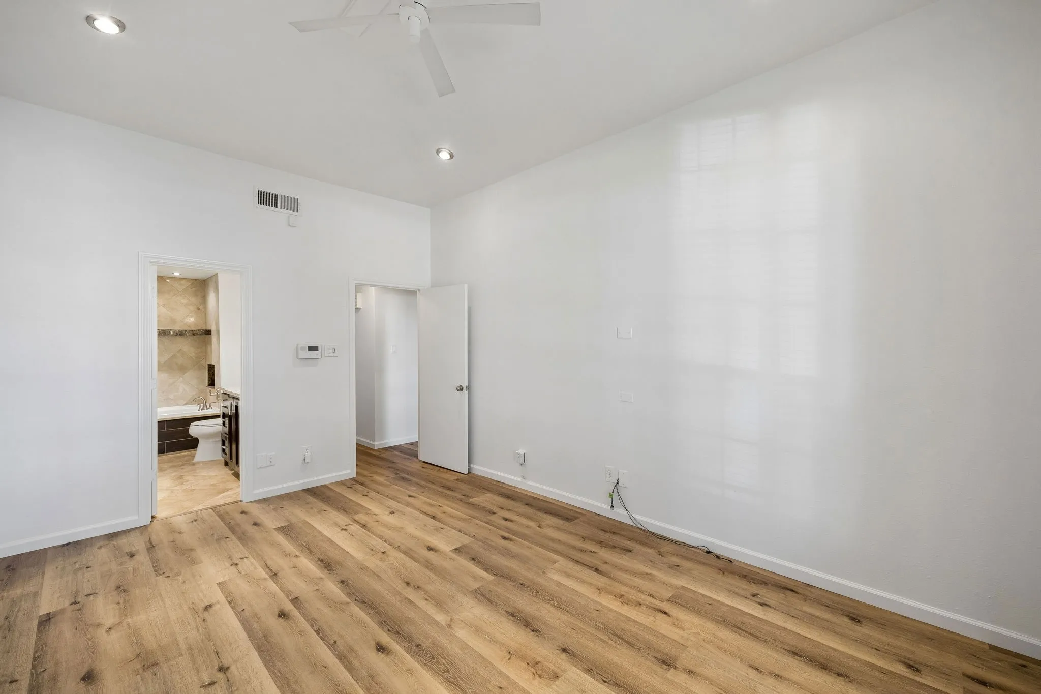 Duplex For Rent in Dallas County , 6238 Winton Street, Dallas, Texas 75214, 2 Bedroom, 2 Bathroom, 1 Garage spaces, 1,223 Sqft, built in 1984, mls#21406369, Real Estate Agent in Dallas, Homes For Rent in Dallas county, Homes For Rent in Dallas, Realtor in Dallas Texas, Real Estate Brokerage Independent Realty Texas, Luminita Cordes Realtor