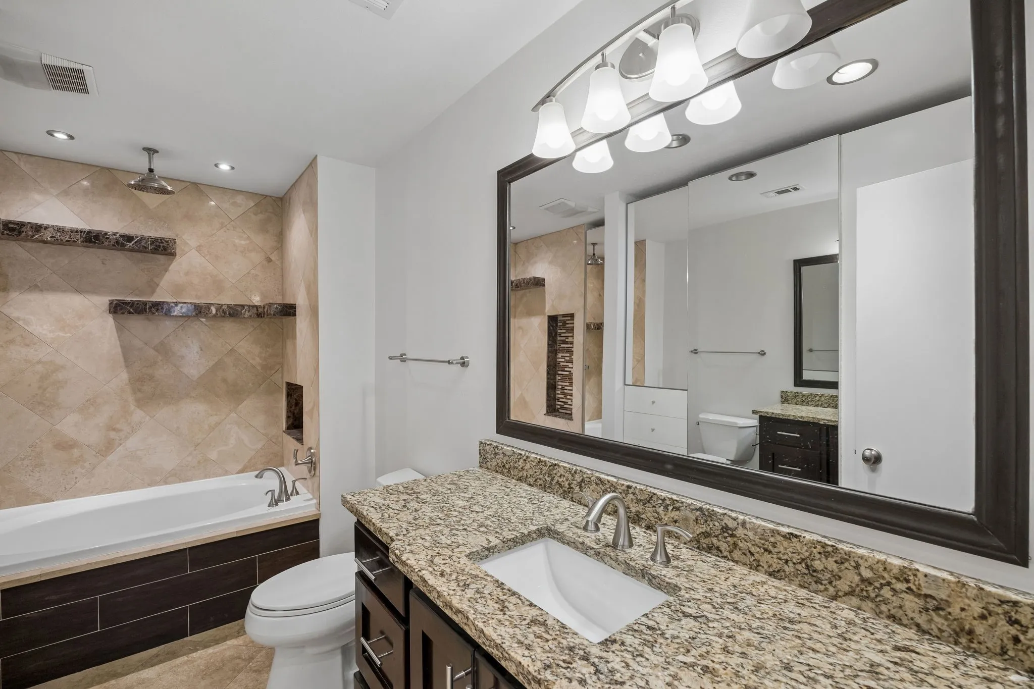 Duplex For Rent in Dallas County , 6238 Winton Street, Dallas, Texas 75214, 2 Bedroom, 2 Bathroom, 1 Garage spaces, 1,223 Sqft, built in 1984, mls#21406369, Real Estate Agent in Dallas, Homes For Rent in Dallas county, Homes For Rent in Dallas, Realtor in Dallas Texas, Real Estate Brokerage Independent Realty Texas, Luminita Cordes Realtor
