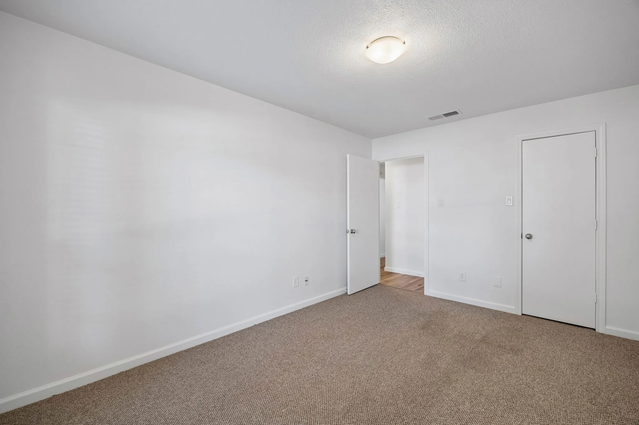 Duplex For Rent in Dallas County , 6238 Winton Street, Dallas, Texas 75214, 2 Bedroom, 2 Bathroom, 1 Garage spaces, 1,223 Sqft, built in 1984, mls#21406369, Real Estate Agent in Dallas, Homes For Rent in Dallas county, Homes For Rent in Dallas, Realtor in Dallas Texas, Real Estate Brokerage Independent Realty Texas, Luminita Cordes Realtor