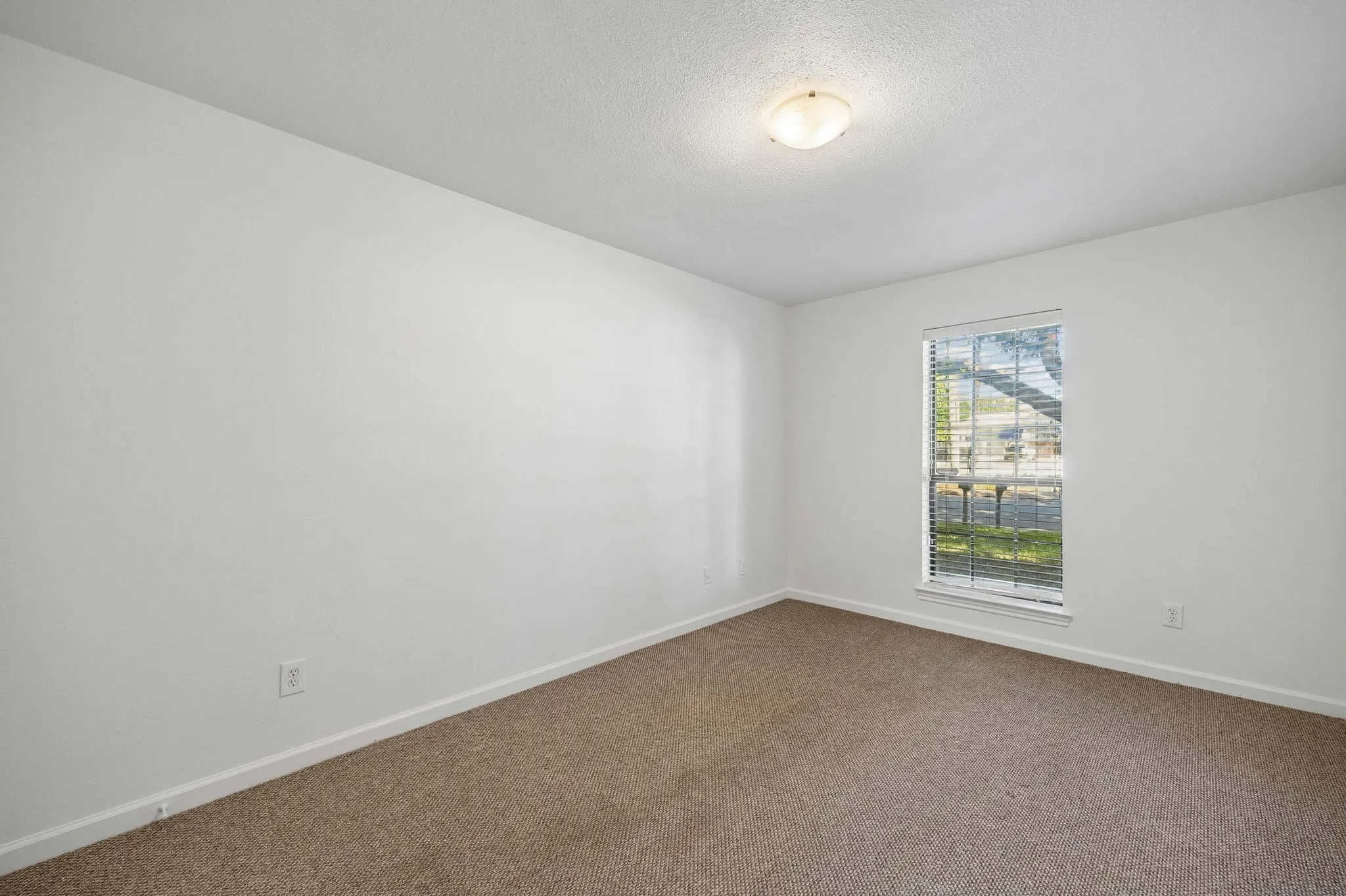 Duplex For Rent in Dallas County , 6238 Winton Street, Dallas, Texas 75214, 2 Bedroom, 2 Bathroom, 1 Garage spaces, 1,223 Sqft, built in 1984, mls#21406369, Real Estate Agent in Dallas, Homes For Rent in Dallas county, Homes For Rent in Dallas, Realtor in Dallas Texas, Real Estate Brokerage Independent Realty Texas, Luminita Cordes Realtor
