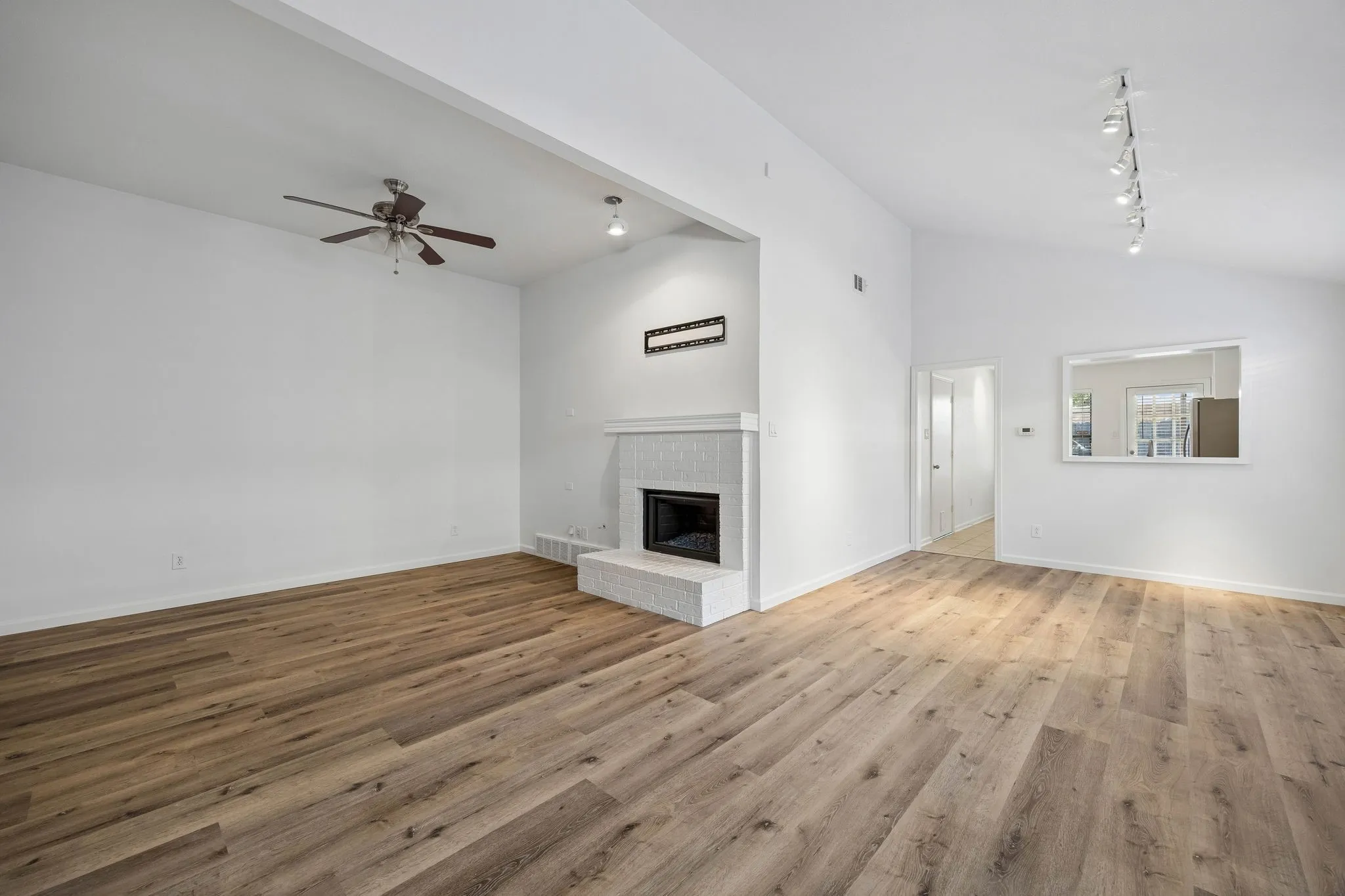 Duplex For Rent in Dallas County , 6238 Winton Street, Dallas, Texas 75214, 2 Bedroom, 2 Bathroom, 1 Garage spaces, 1,223 Sqft, built in 1984, mls#21406369, Real Estate Agent in Dallas, Homes For Rent in Dallas county, Homes For Rent in Dallas, Realtor in Dallas Texas, Real Estate Brokerage Independent Realty Texas, Luminita Cordes Realtor