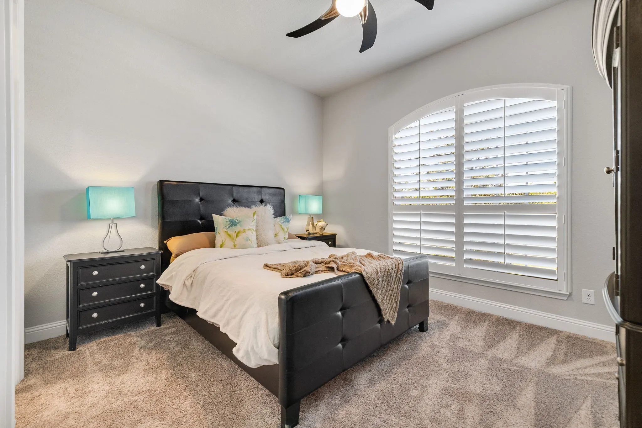 Single Family Residence For Sale in Denton County , 3408 Mark Twain Boulevard, Flower Mound, Texas 75022, 5 Bedroom, 6 Bathroom, 3 Garage spaces, 6,077 Sqft, built in 2018, mls#21403758, Real Estate Agent in Flower Mound, Homes For Sale in Denton county, Homes For Sale in Flower Mound, Realtor in Flower Mound Texas, Real Estate Brokerage Independent Realty Texas, Luminita Cordes Realtor